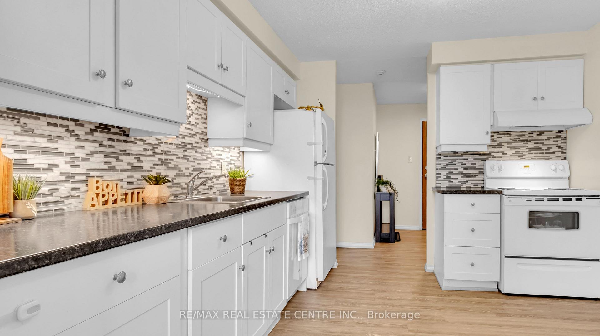 Photo 9 of Unit 1610, 35 Green Valley Drive, Kitchener, Pioneer Park — HOMEH