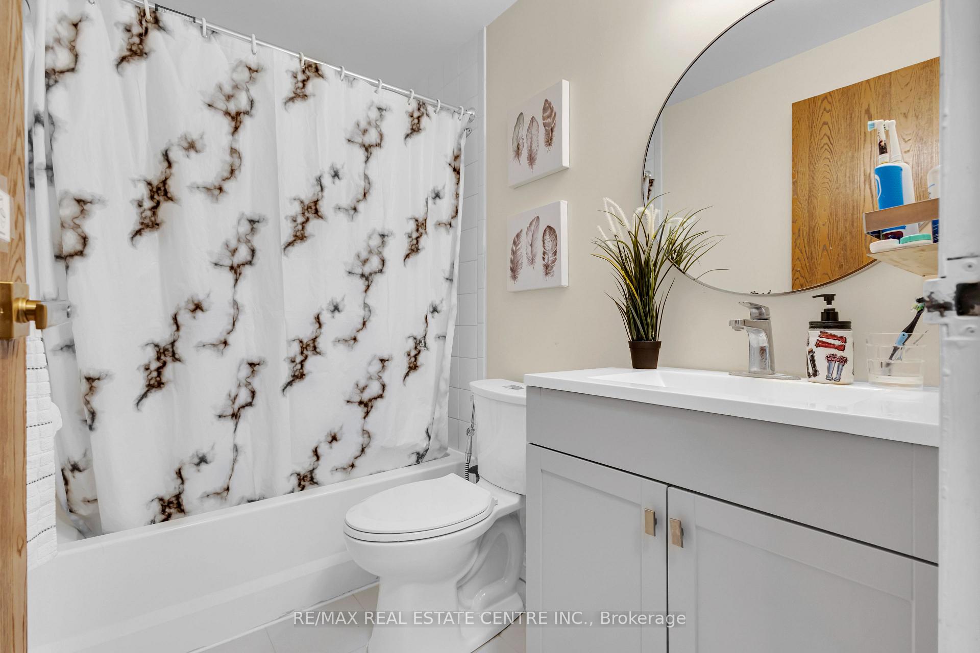 Photo 17 of Unit 1610, 35 Green Valley Drive, Kitchener, Pioneer Park — HOMEH
