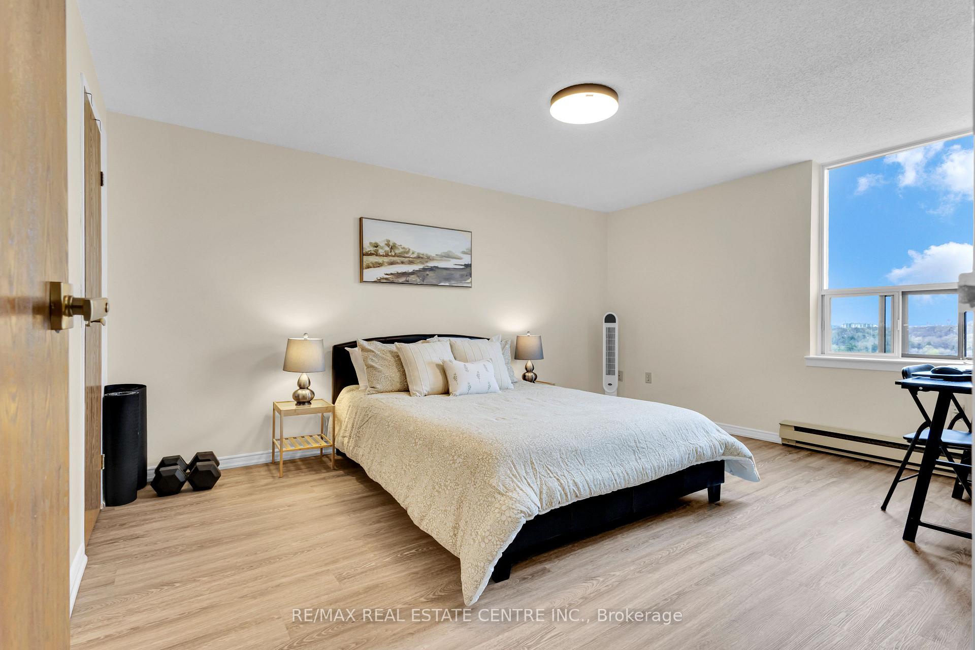 Photo 18 of Unit 1610, 35 Green Valley Drive, Kitchener, Pioneer Park — HOMEH