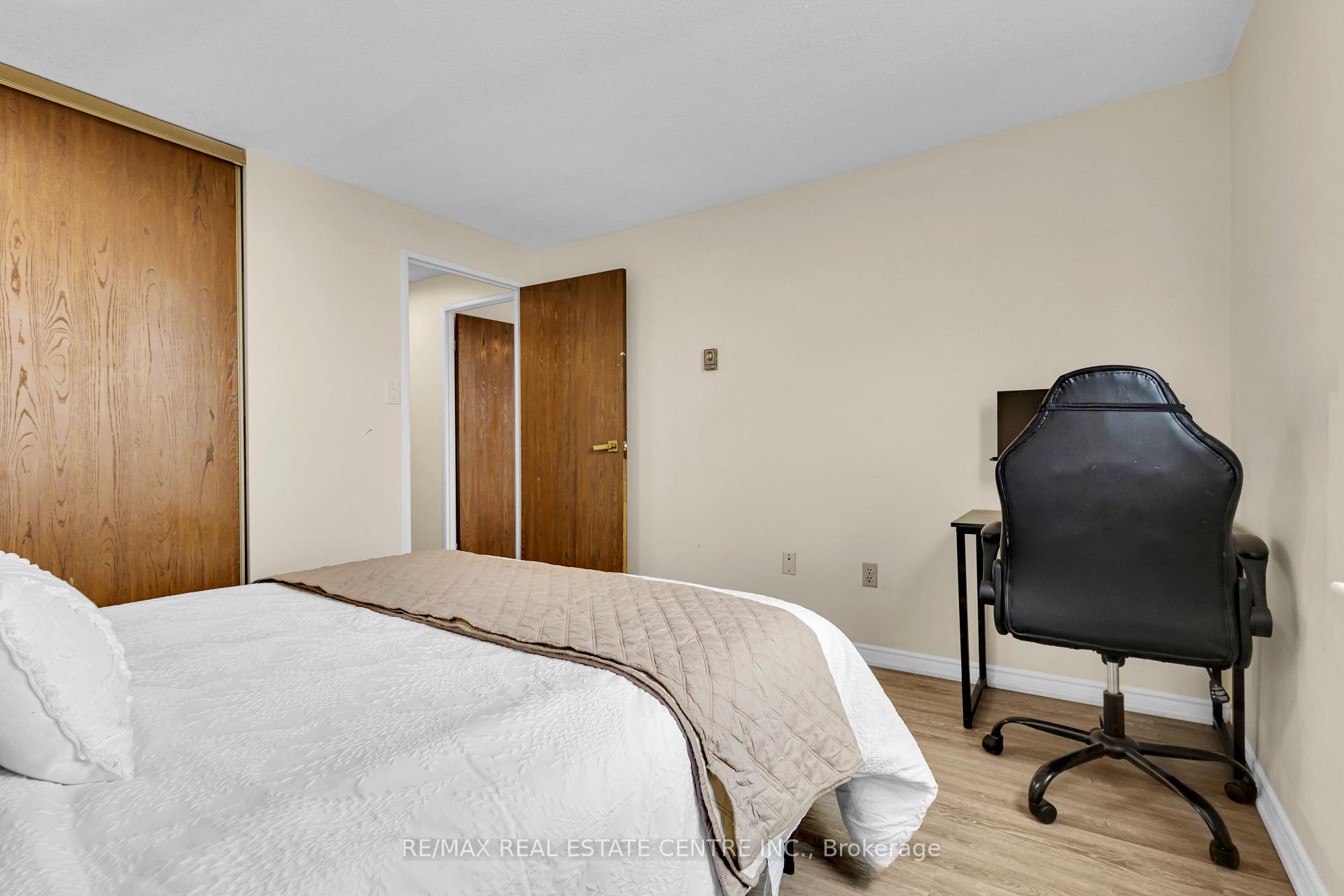 Photo 23 of Unit 1610, 35 Green Valley Drive, Kitchener, Pioneer Park — HOMEH