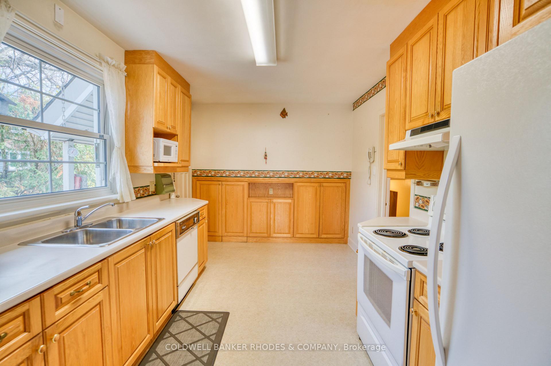 Photo 16 of 7 Madawaska Drive, Ottawa, Dows Lake — HOMEH
