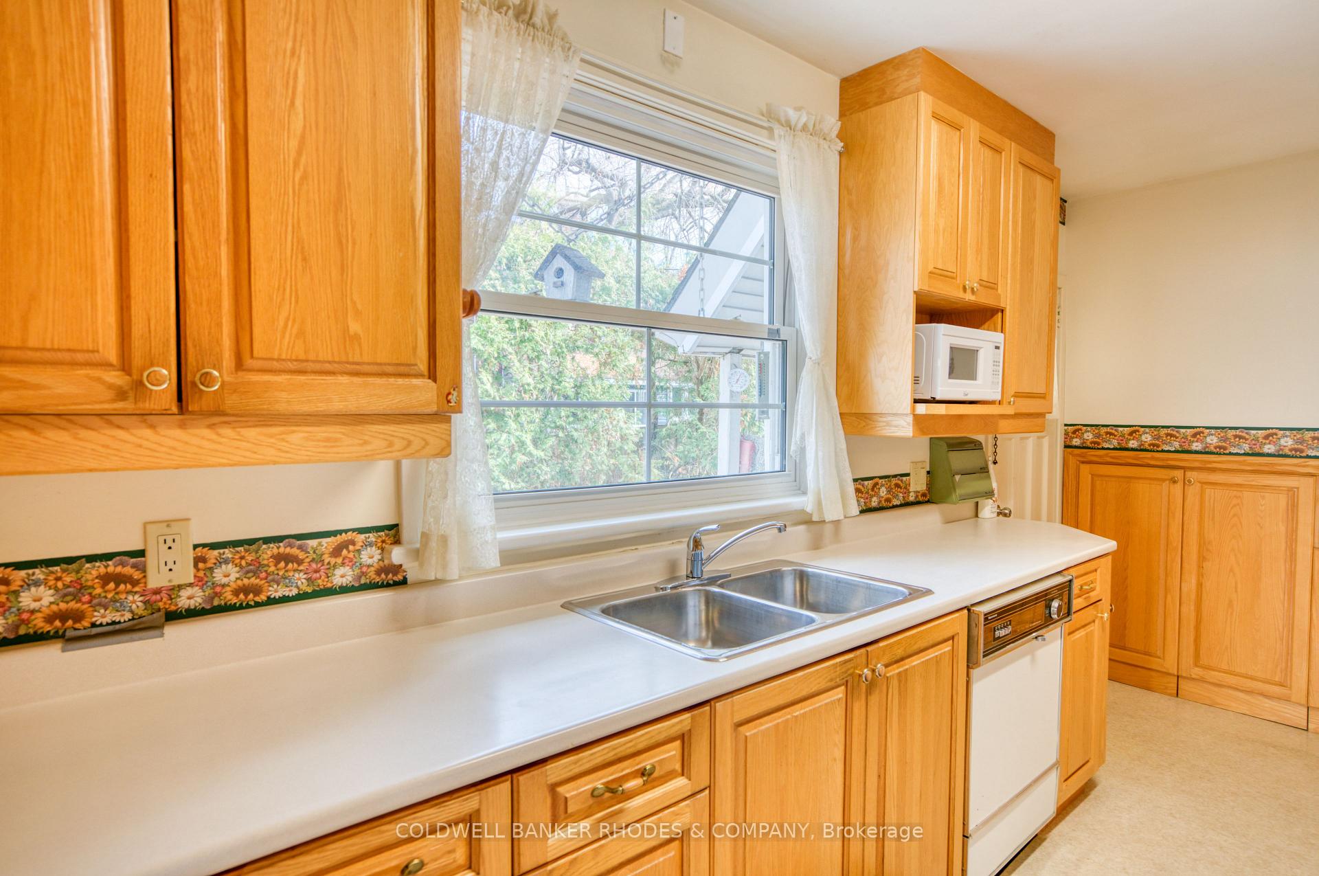 Photo 11 of 7 Madawaska Drive, Ottawa, Dows Lake — HOMEH