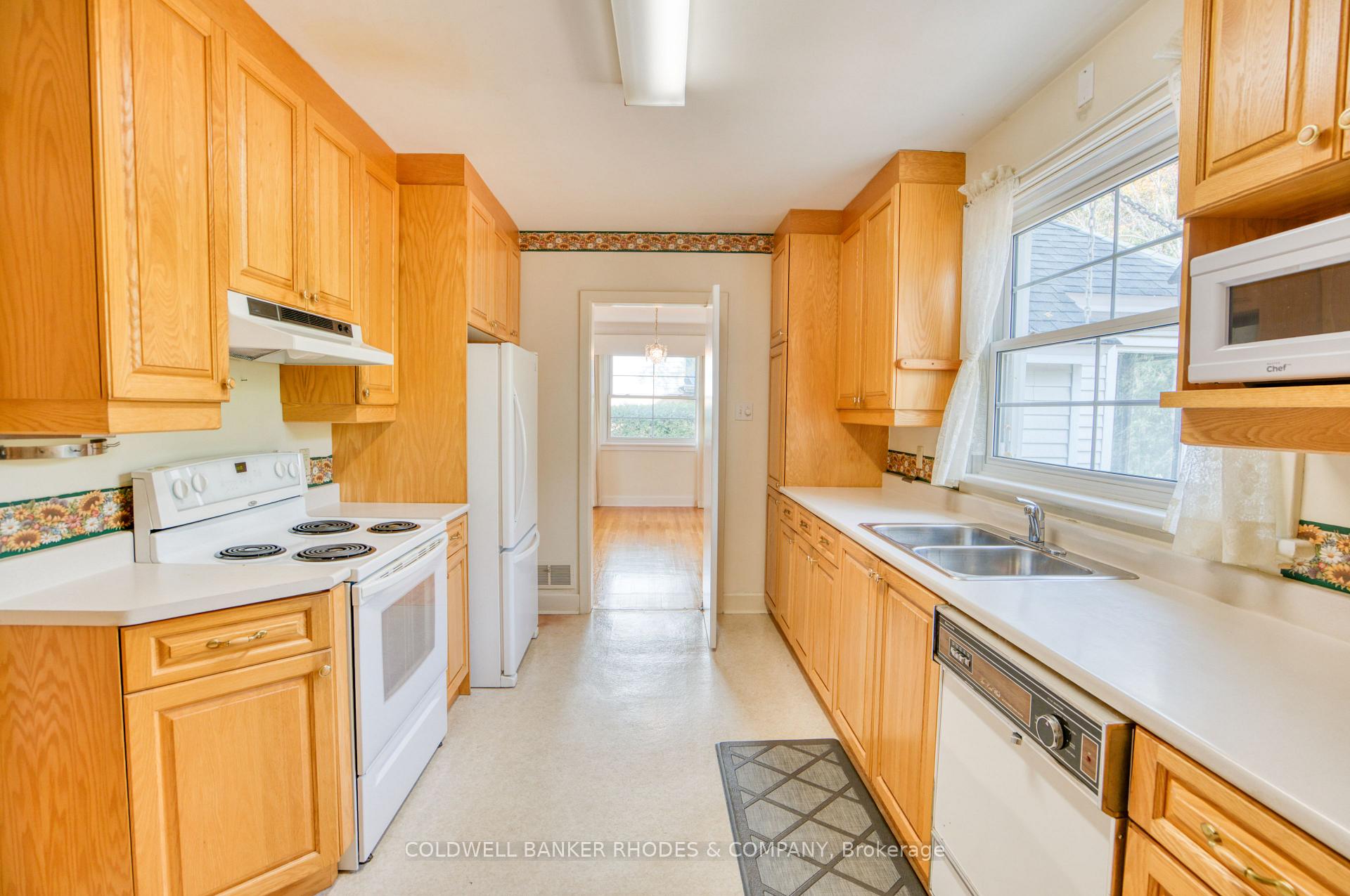 Photo 13 of 7 Madawaska Drive, Ottawa, Dows Lake — HOMEH