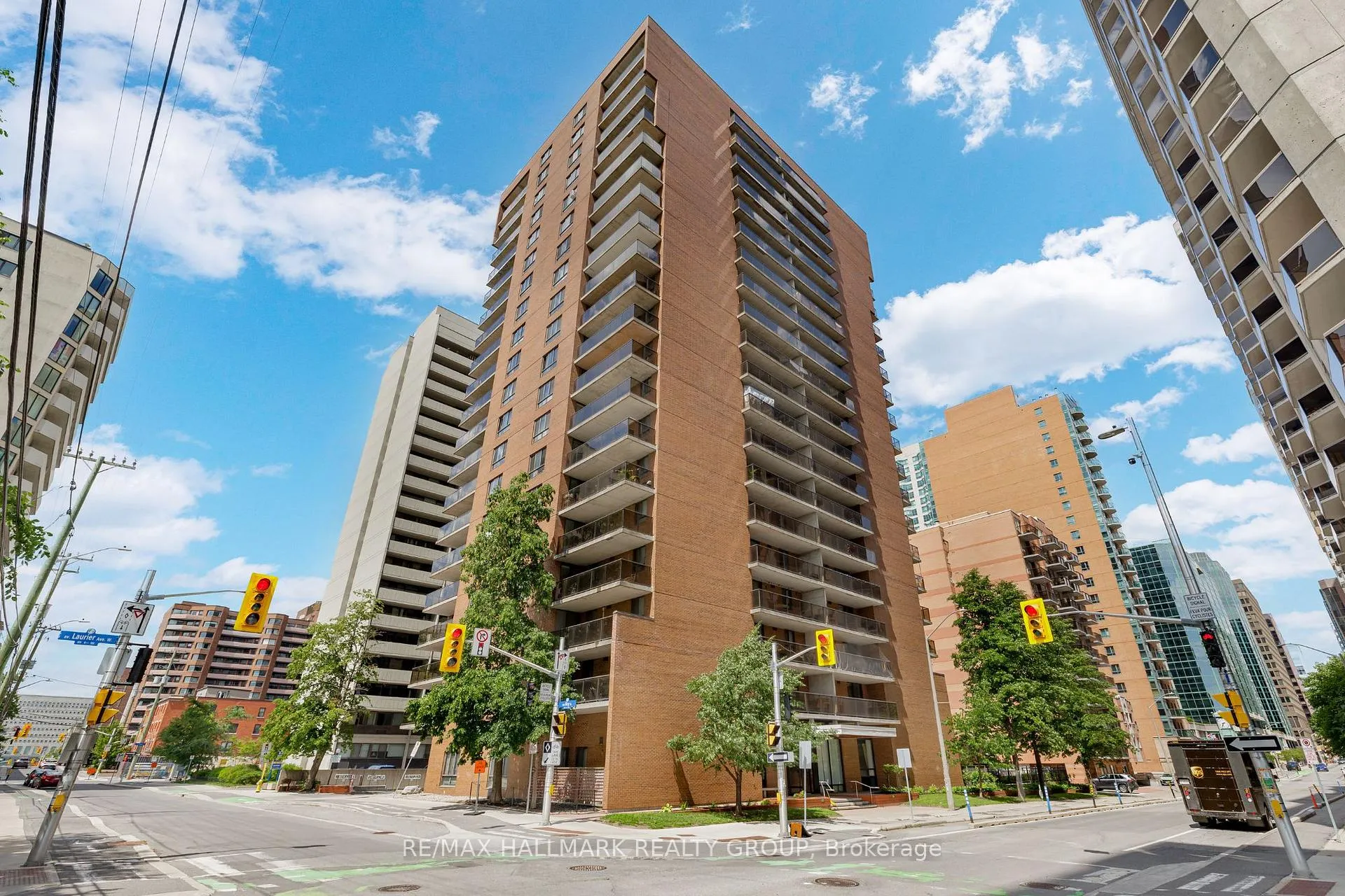 Front of Unit 104, 475 Laurier Avenue W