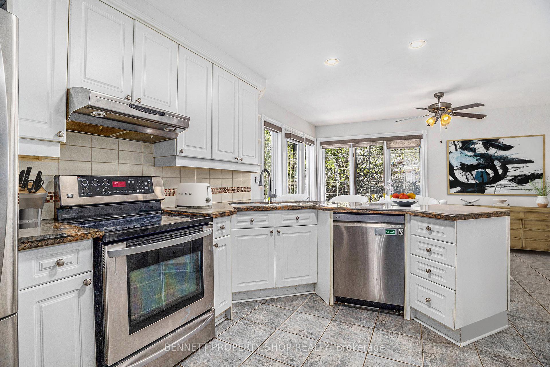 Photo 4 of 1404 Eastcliffe Way, Ottawa, Pineview — HOMEH