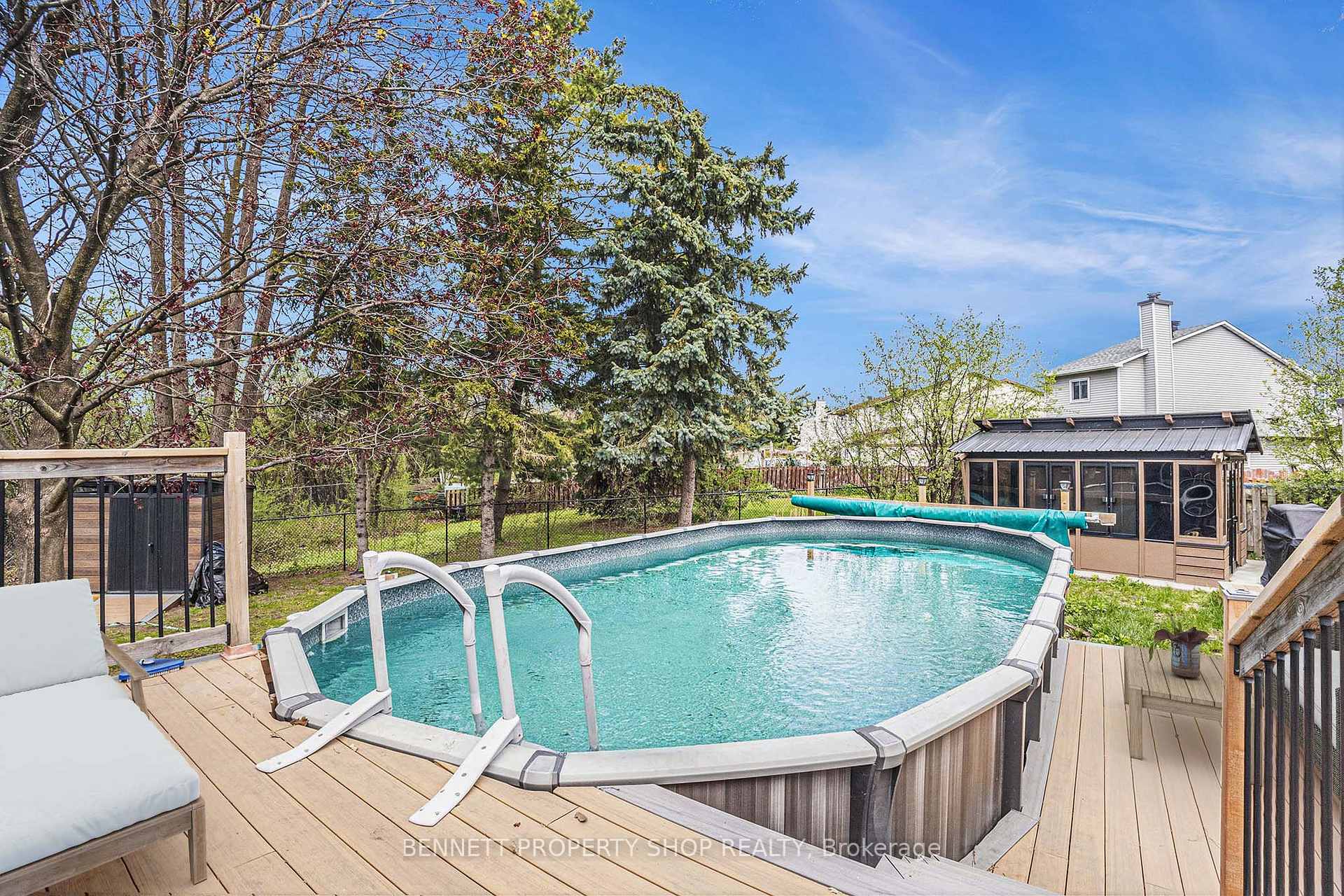 Photo 17 of 1404 Eastcliffe Way, Ottawa, Pineview — HOMEH