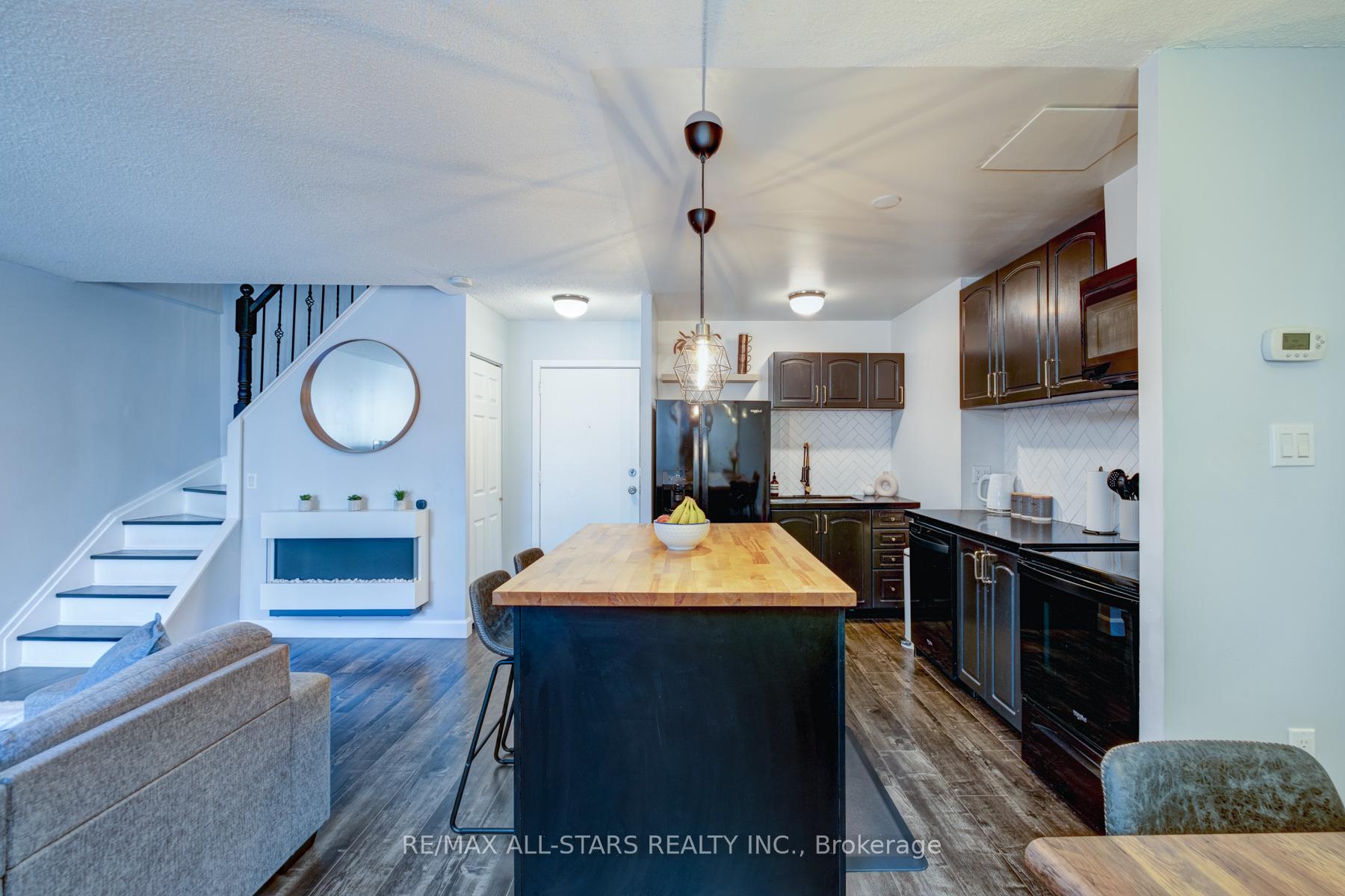 Front of Unit 61, 1624 Bloor Street