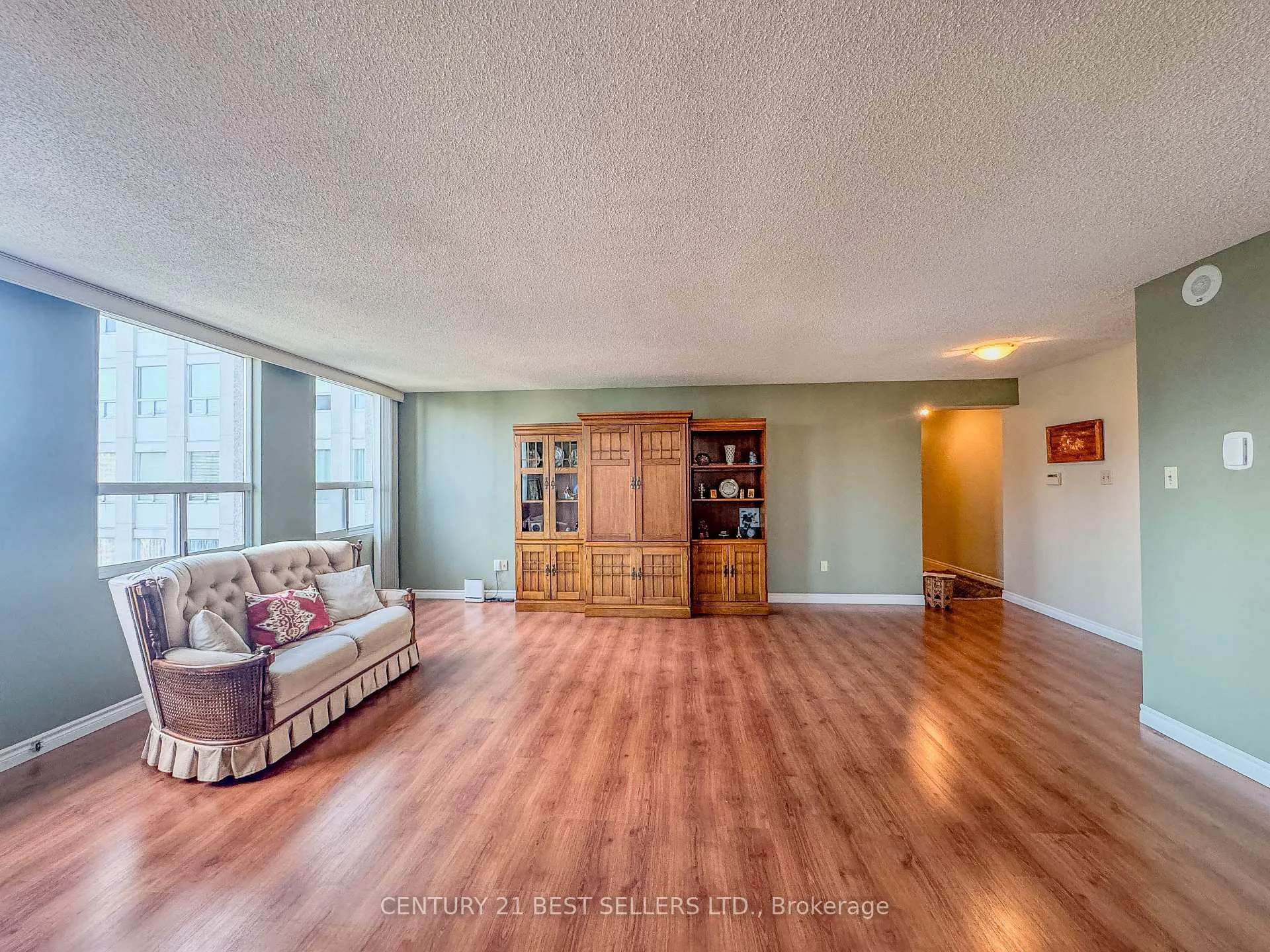 Photo 1 of Unit 1803, 3650 Kaneff Crescent, Mississauga, Mississauga Valleys — HOMEH