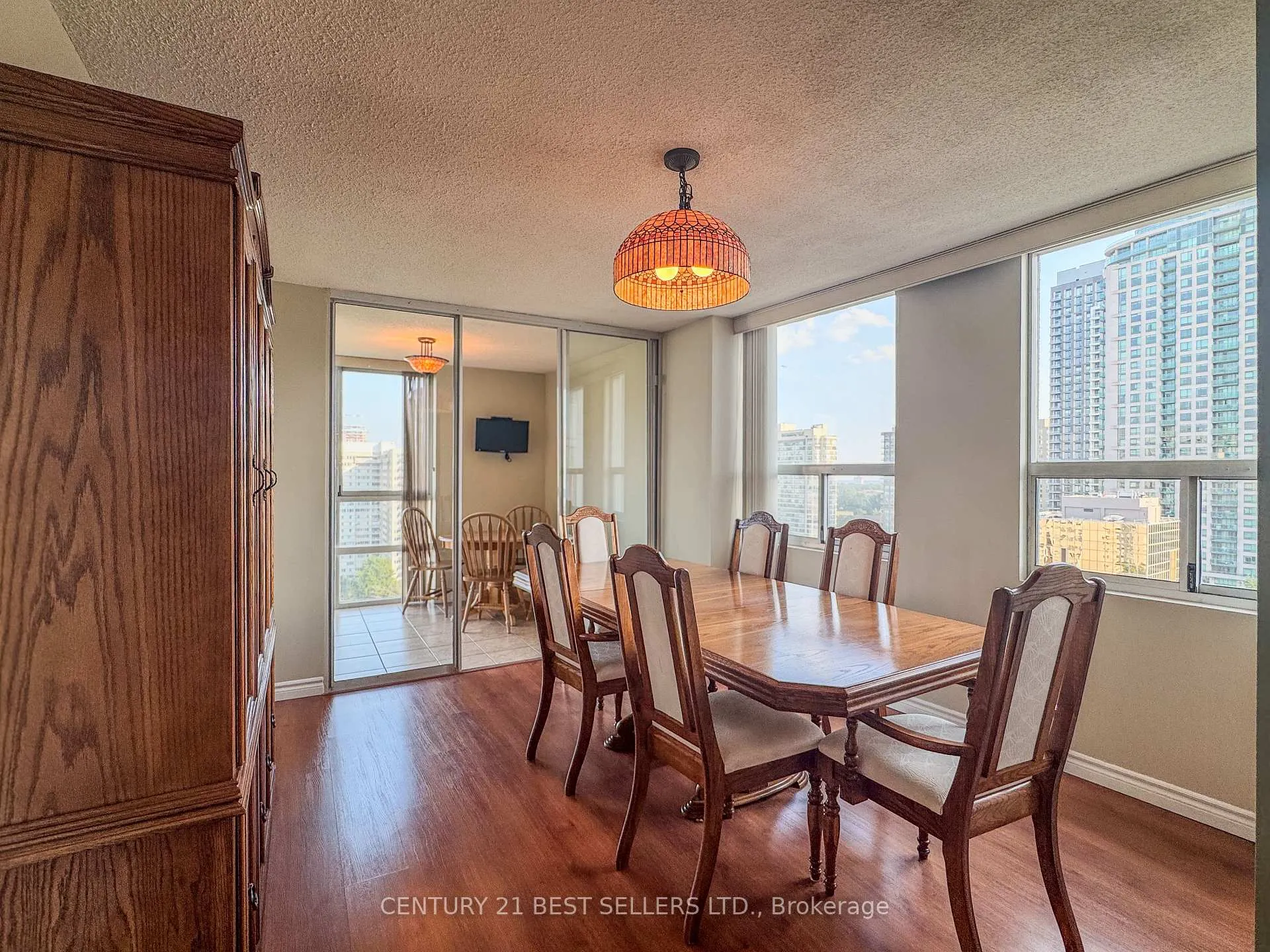 Photo 6 of Unit 1803, 3650 Kaneff Crescent, Mississauga, Mississauga Valleys — HOMEH