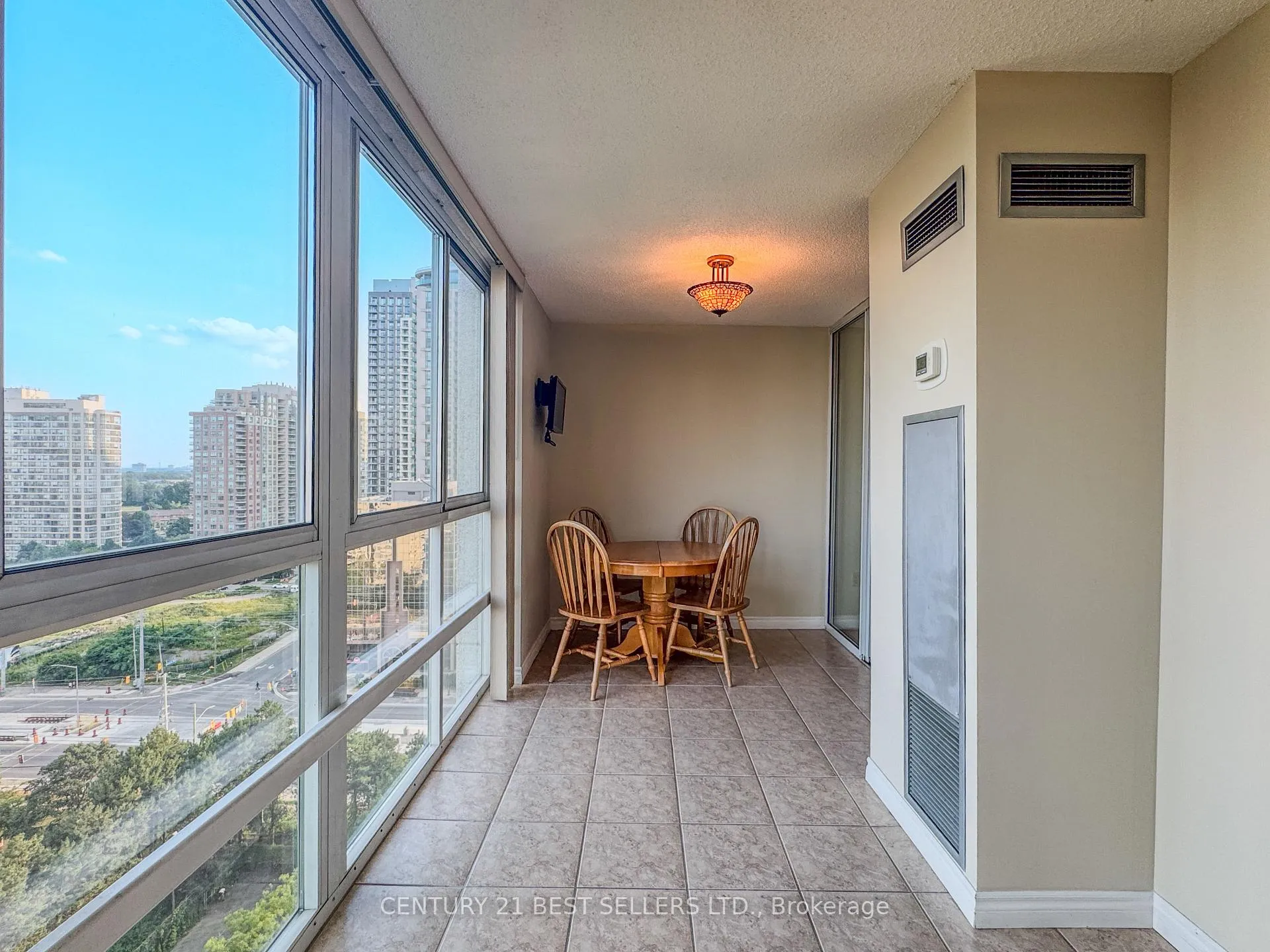 Photo 11 of Unit 1803, 3650 Kaneff Crescent, Mississauga, Mississauga Valleys — HOMEH