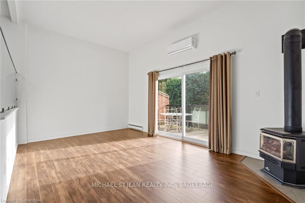 Photo 6 of Unit 16, 91 Livingston Avenue, Grimsby, Grimsby West — HOMEH