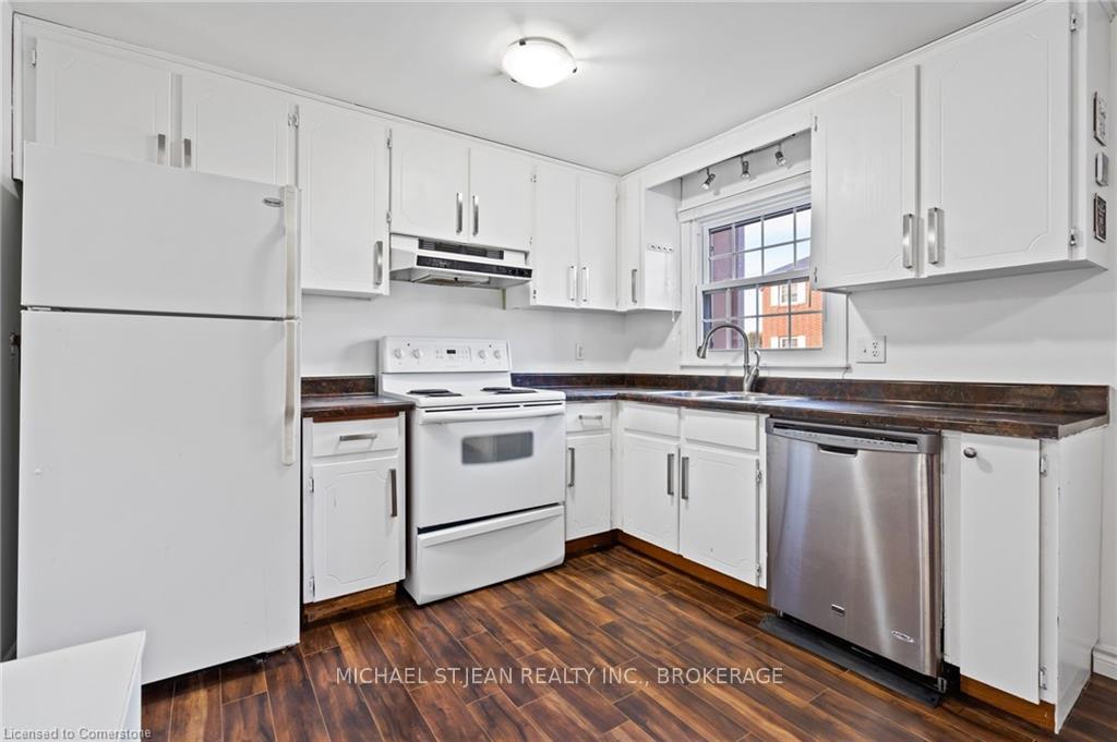 Photo 8 of Unit 16, 91 Livingston Avenue, Grimsby, Grimsby West — HOMEH