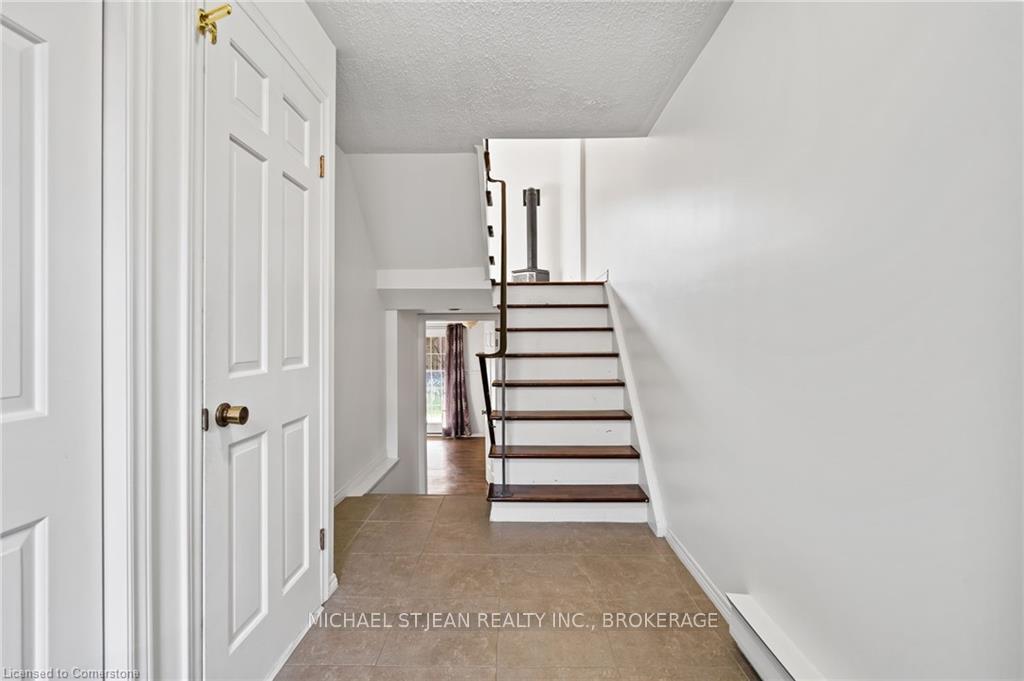 Photo 10 of Unit 16, 91 Livingston Avenue, Grimsby, Grimsby West — HOMEH