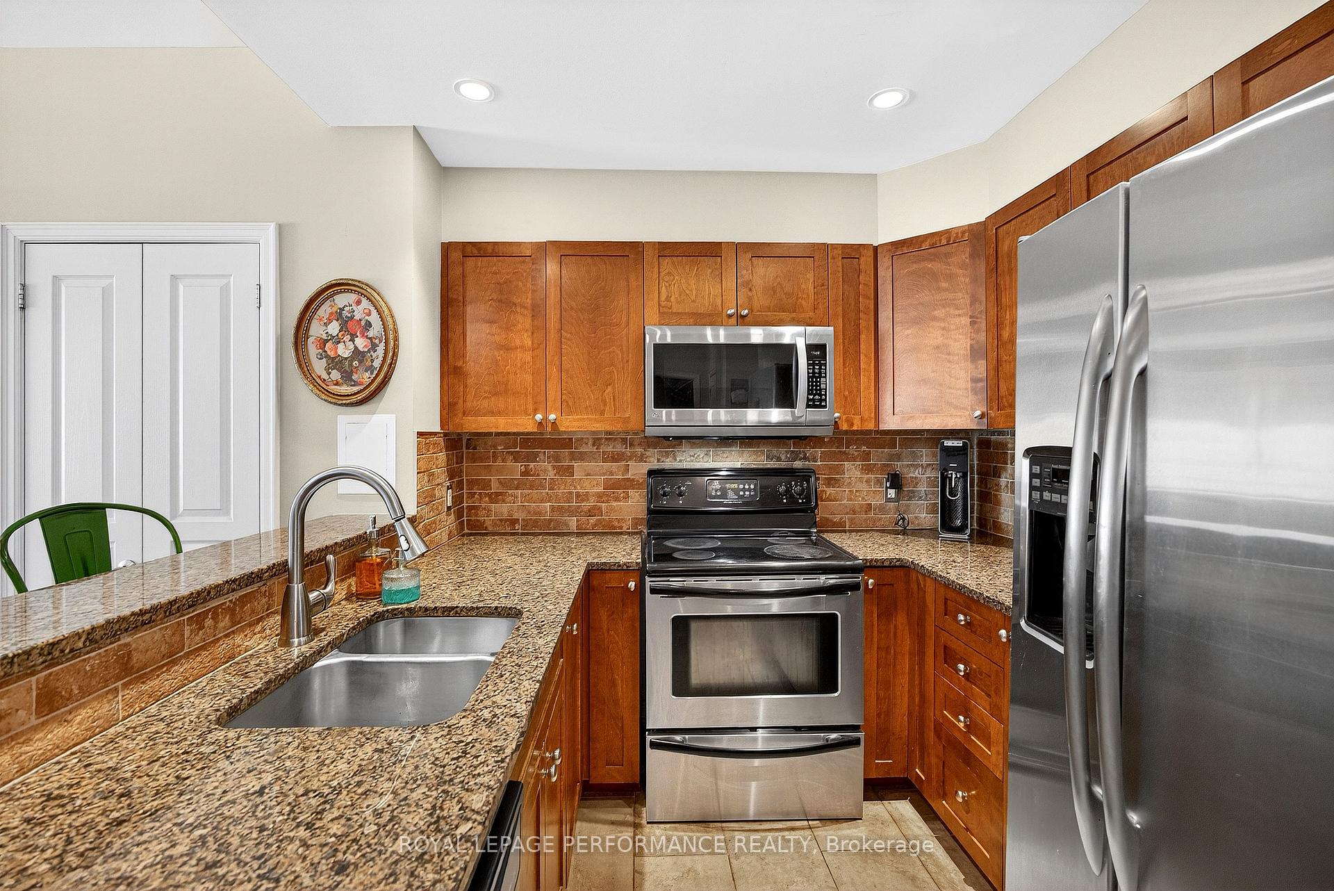 Photo 5 of Unit 103, 200 Besserer Street, Ottawa, Sandy Hill — HOMEH