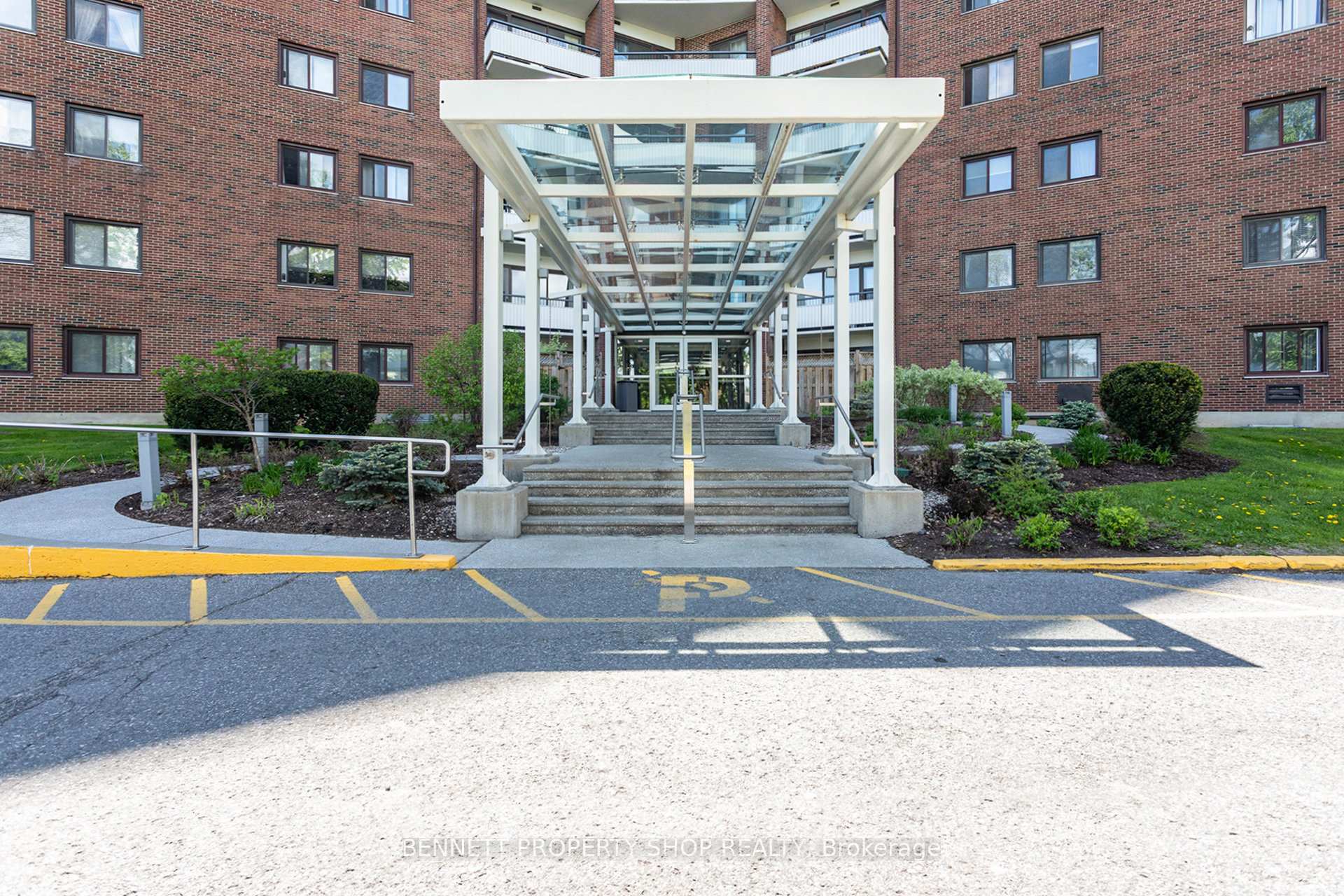 Photo 2 of Unit 312, 20 Chesterton Drive, Ottawa, Borden Farm/Stewart Farm/Carleton Heights/Parkwood Hills — HOMEH