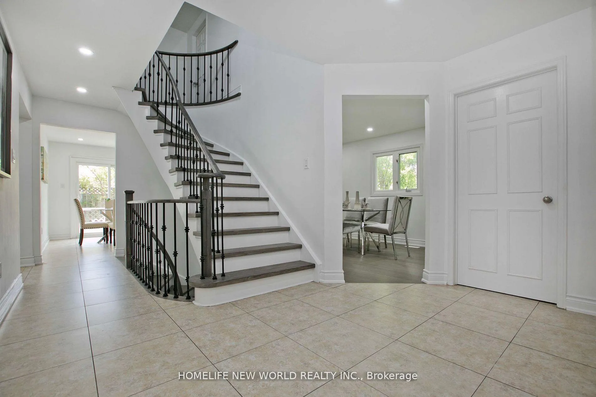 Photo 5 of 94 Weldrick Road E, Richmond Hill, Harding — HOMEH