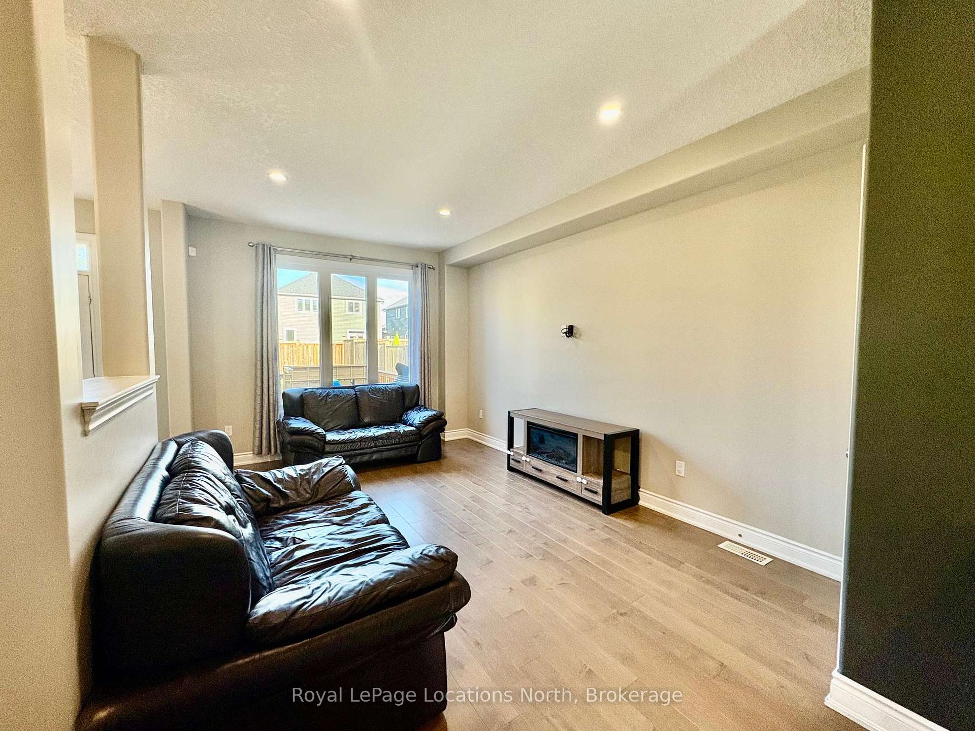 Photo 9 of 74 Garbutt Crescent, Collingwood — HOMEH
