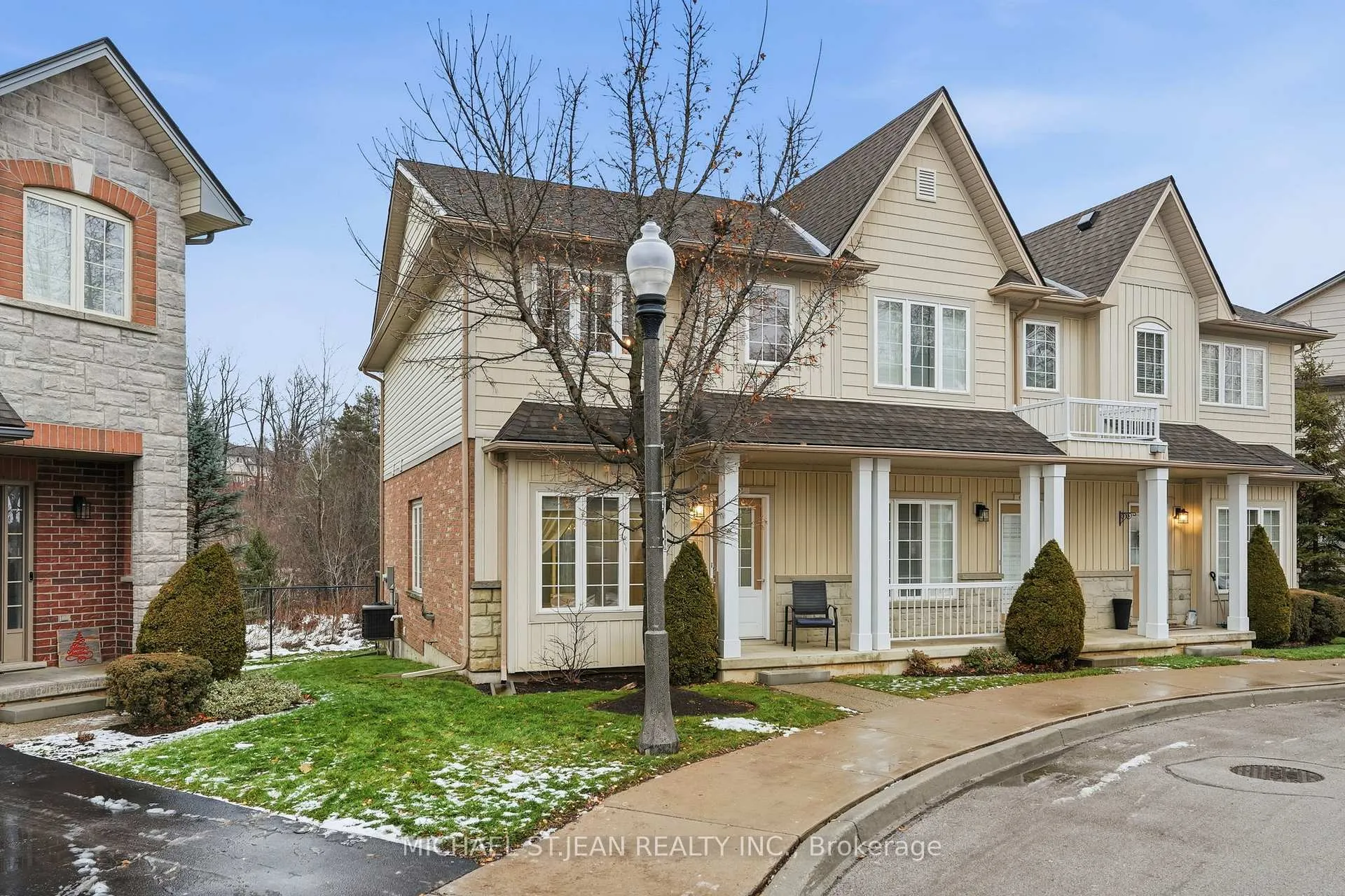 Photo 3 of 61 Liddycoat Lane, Hamilton, Ancaster — HOMEH