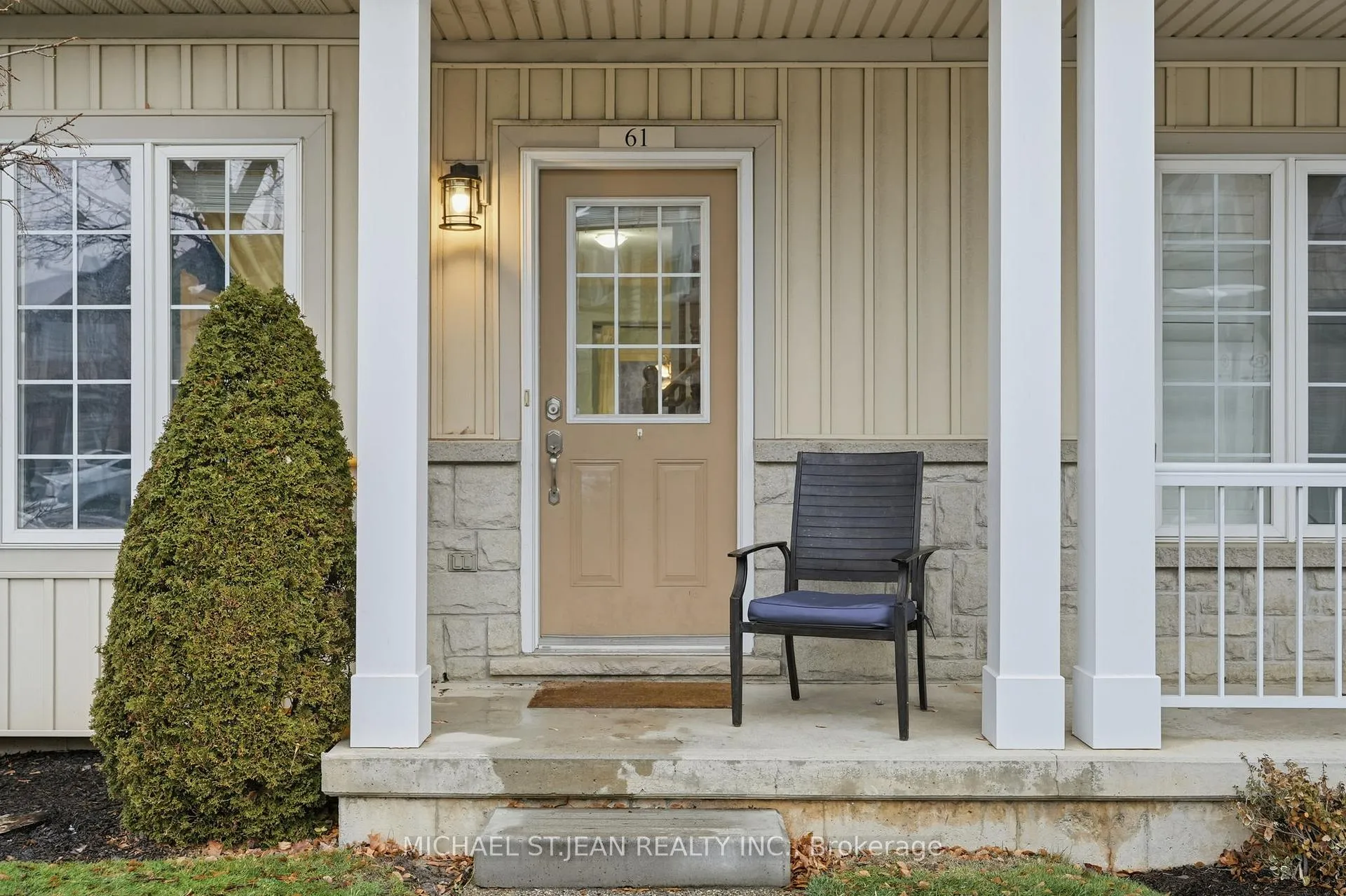 Photo 4 of 61 Liddycoat Lane, Hamilton, Ancaster — HOMEH