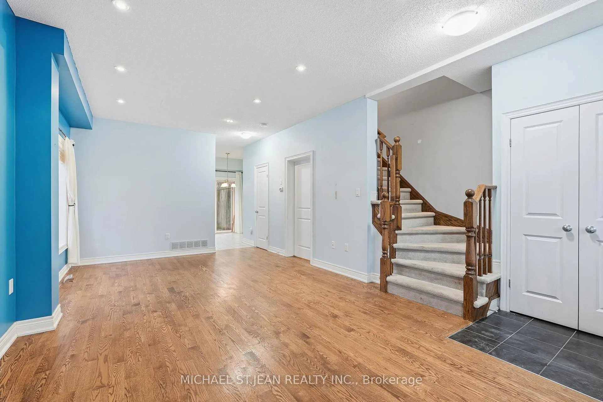 Photo 9 of 61 Liddycoat Lane, Hamilton, Ancaster — HOMEH