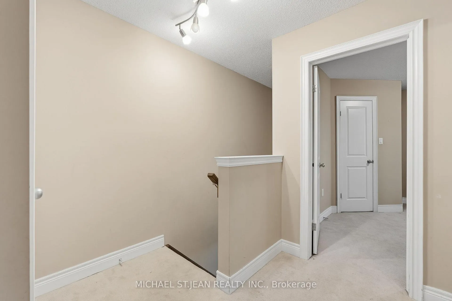 Photo 26 of 61 Liddycoat Lane, Hamilton, Ancaster — HOMEH