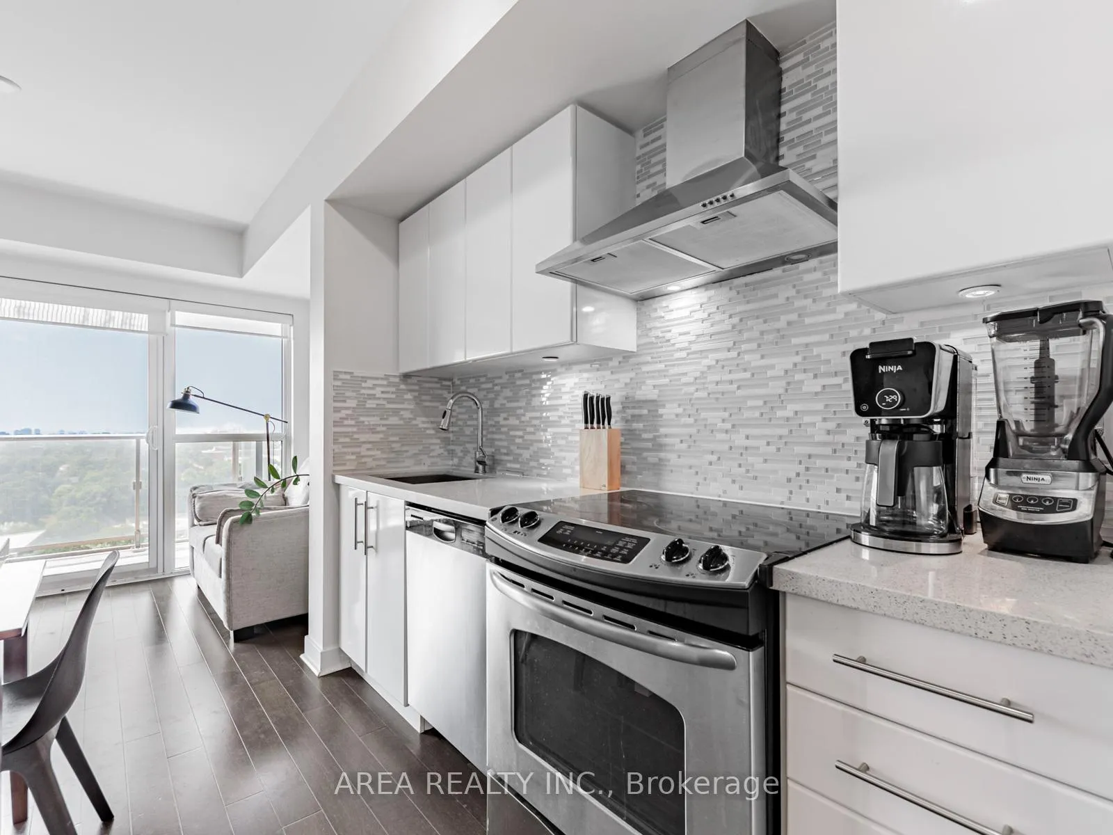 Photo 6 of Unit 2001, 58 Orchard View Boulevard, Toronto, Yonge-Eglinton — HOMEH