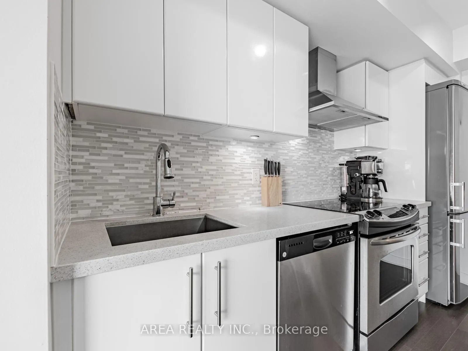 Photo 7 of Unit 2001, 58 Orchard View Boulevard, Toronto, Yonge-Eglinton — HOMEH