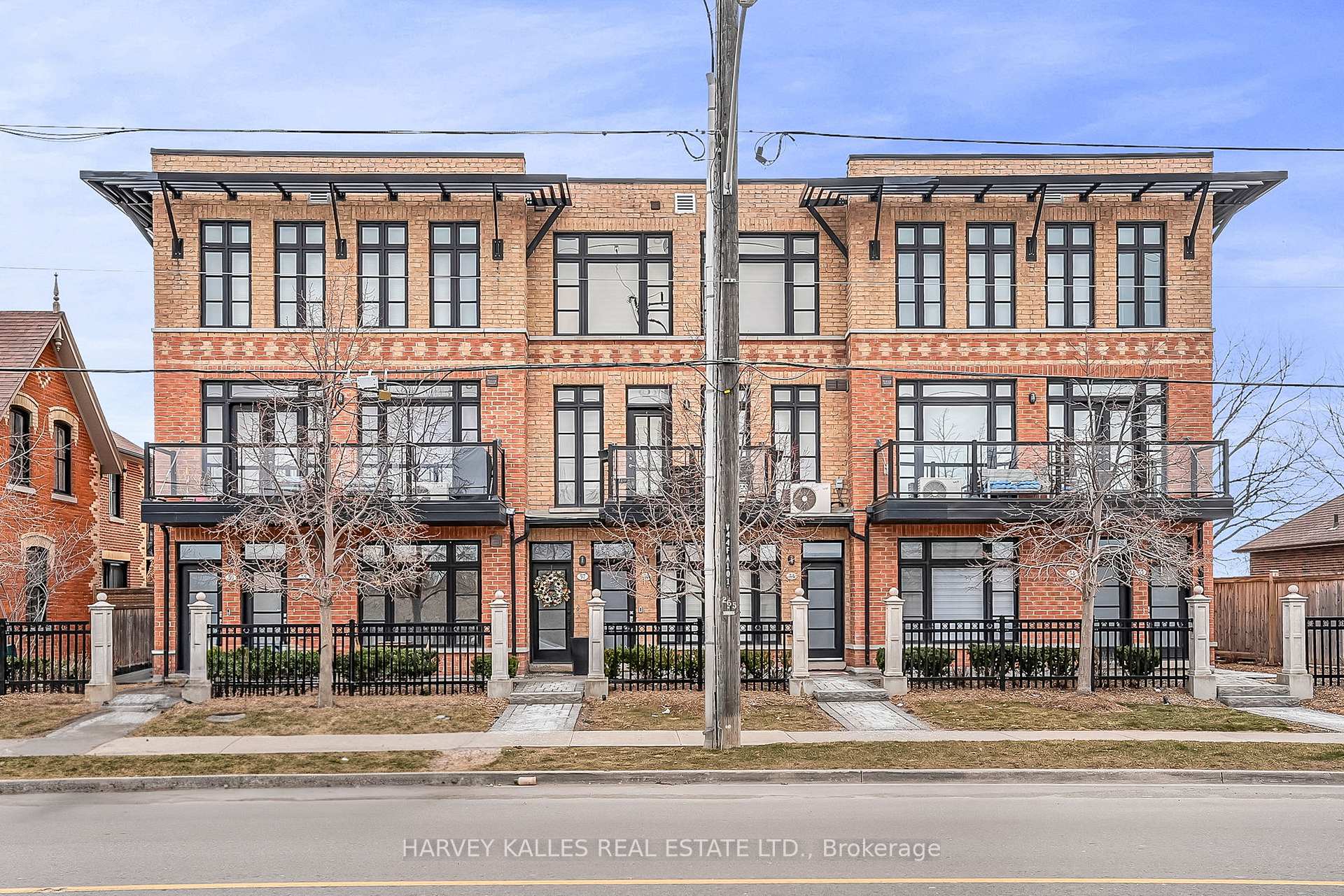 Photo 2 of Unit 58, 8161 Kipling Avenue, Vaughan, West Woodbridge — HOMEH