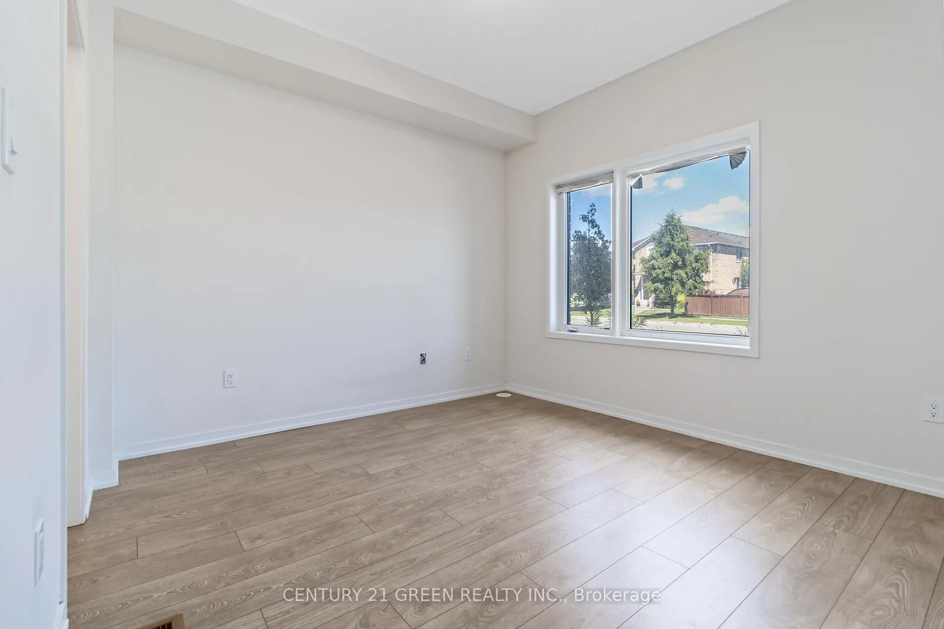 Photo 21 of 142 Landsbridge Street, Caledon, Bolton East — HOMEH