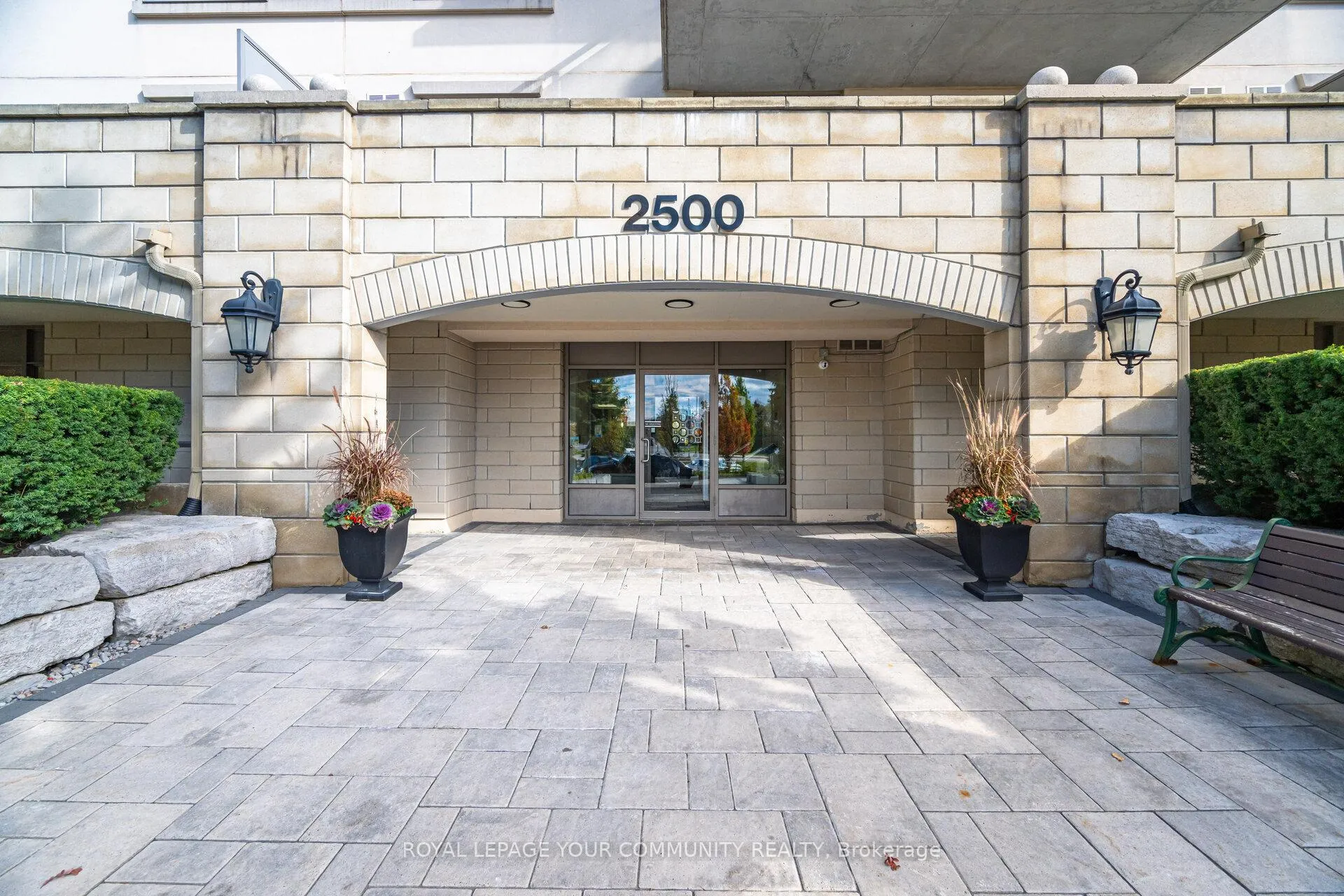 Photo 1 of Unit 218, 2500 Rutherford Road, Vaughan, Maple — HOMEH