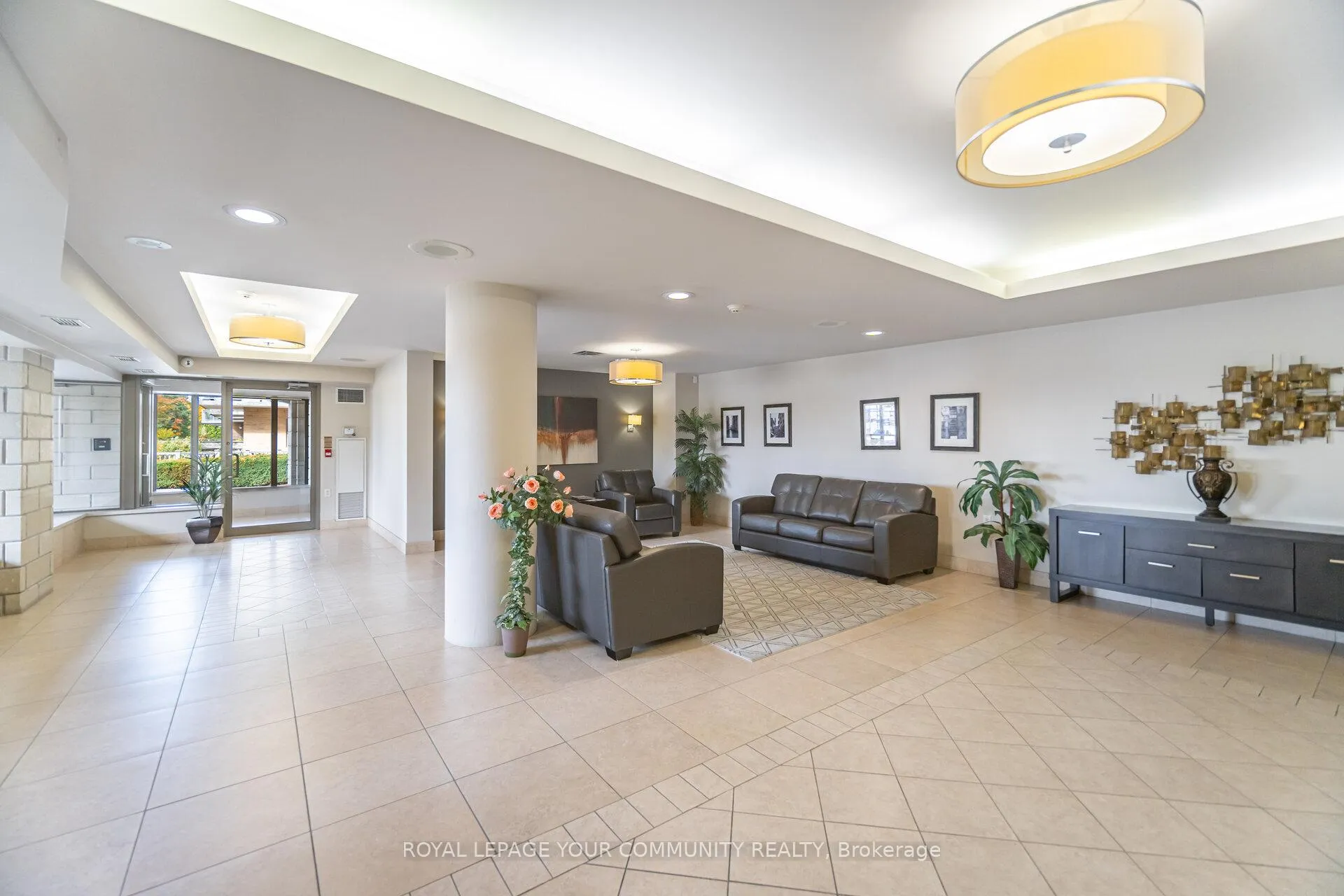 Photo 4 of Unit 218, 2500 Rutherford Road, Vaughan, Maple — HOMEH