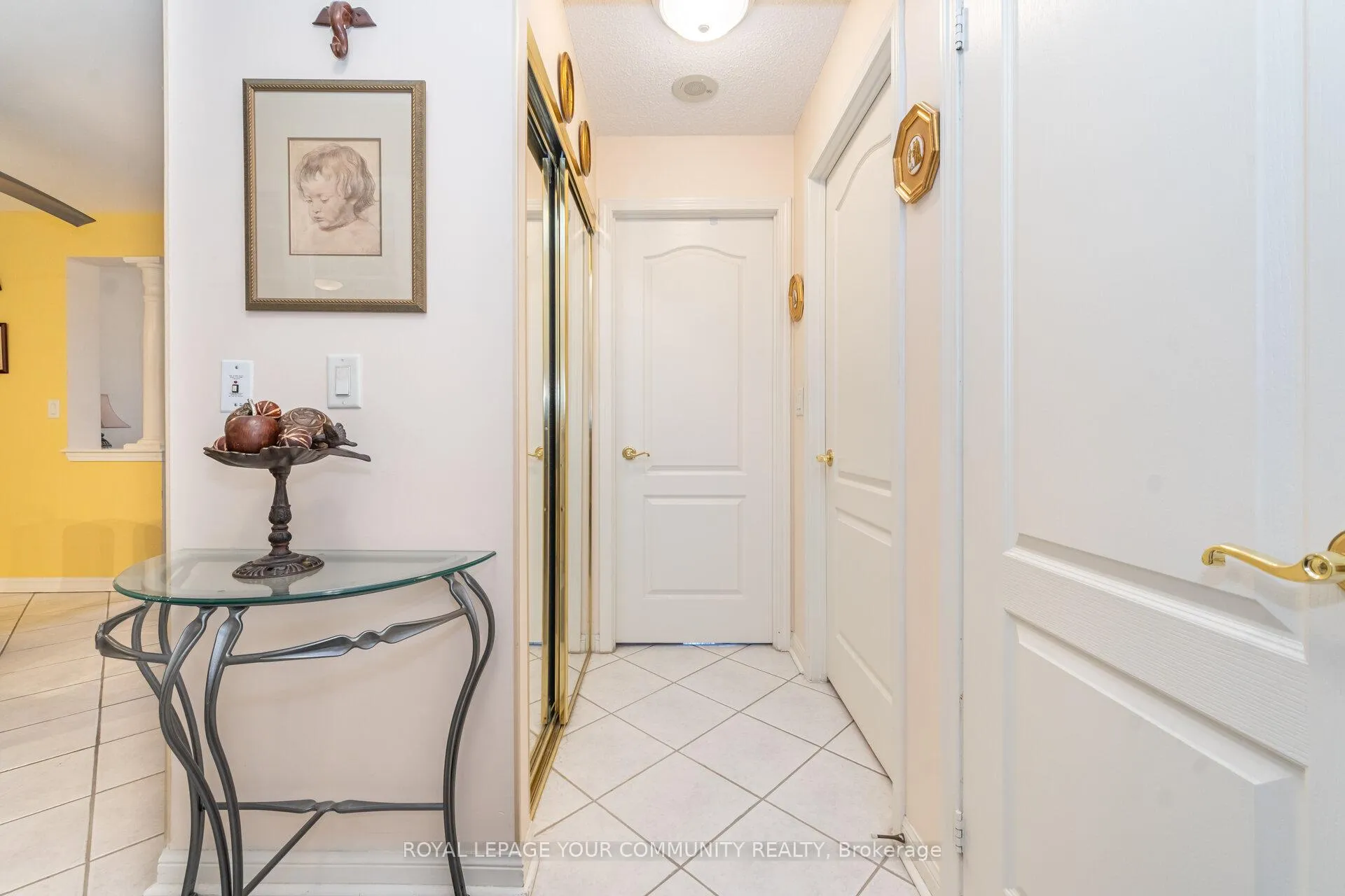 Photo 8 of Unit 218, 2500 Rutherford Road, Vaughan, Maple — HOMEH