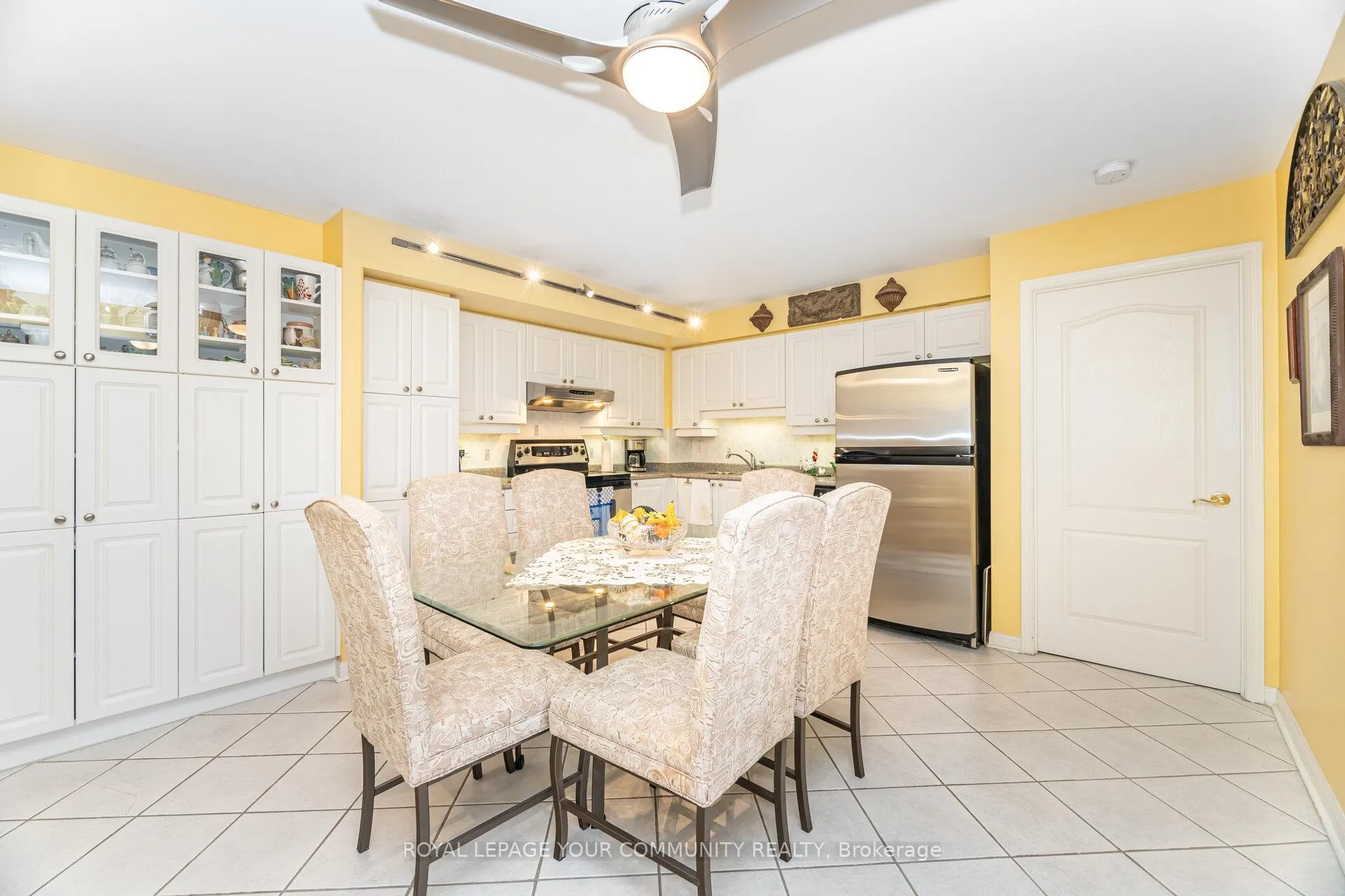 Photo 9 of Unit 218, 2500 Rutherford Road, Vaughan, Maple — HOMEH