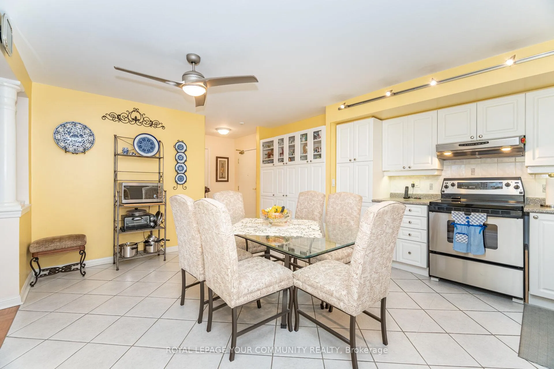 Photo 10 of Unit 218, 2500 Rutherford Road, Vaughan, Maple — HOMEH