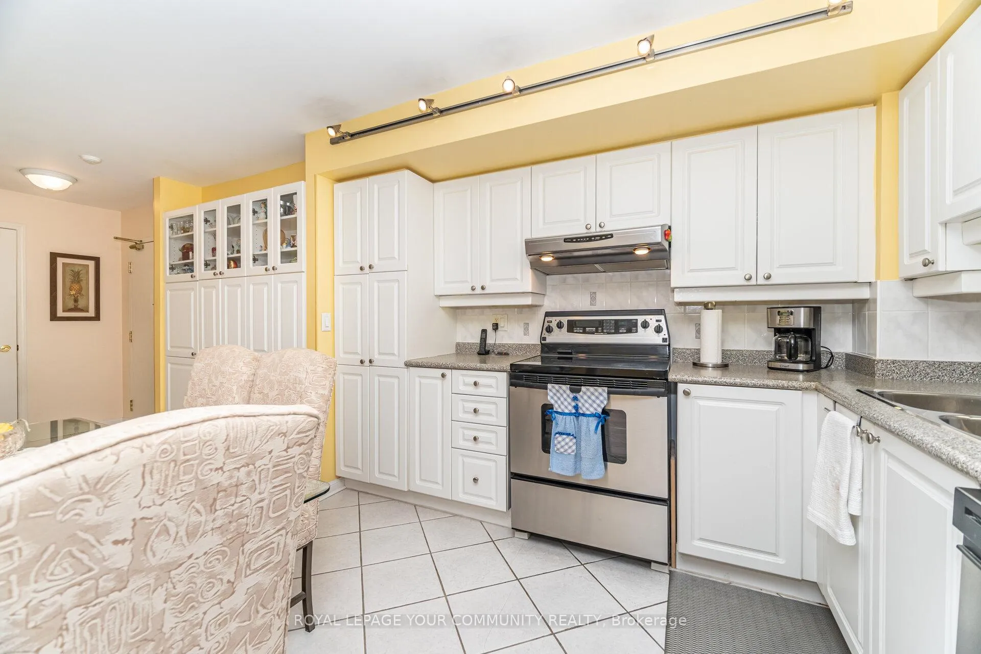 Photo 13 of Unit 218, 2500 Rutherford Road, Vaughan, Maple — HOMEH