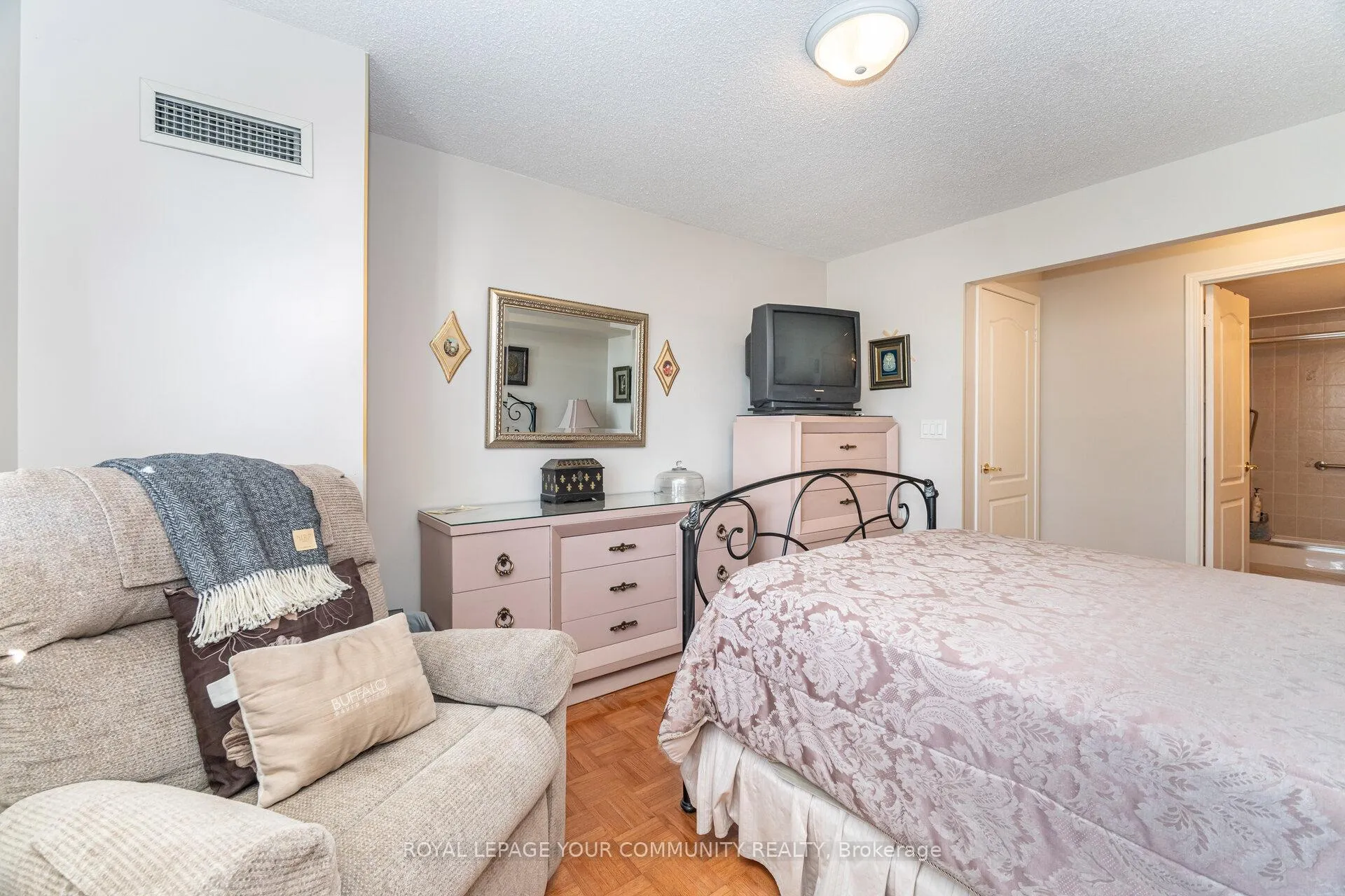 Photo 21 of Unit 218, 2500 Rutherford Road, Vaughan, Maple — HOMEH