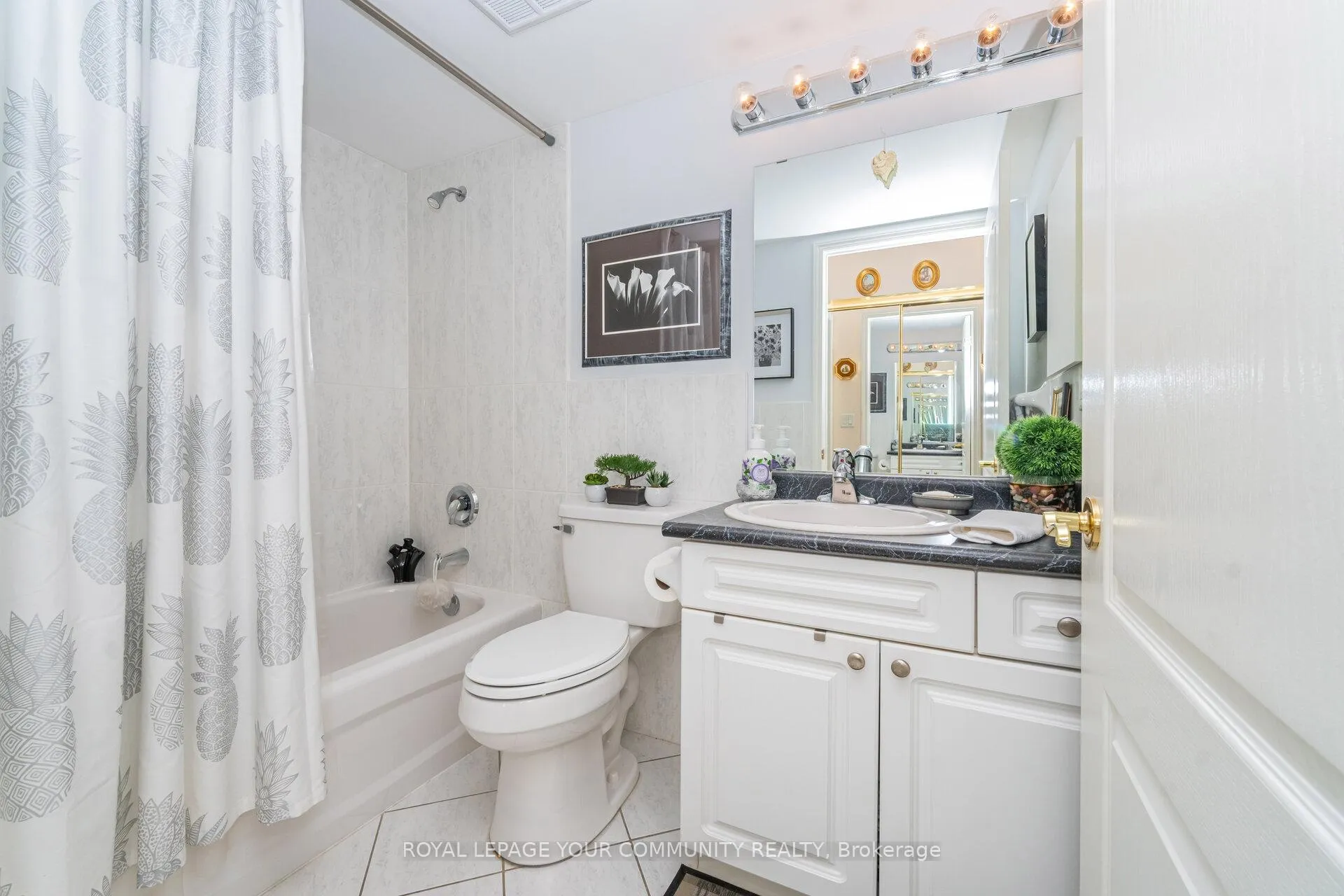 Photo 26 of Unit 218, 2500 Rutherford Road, Vaughan, Maple — HOMEH