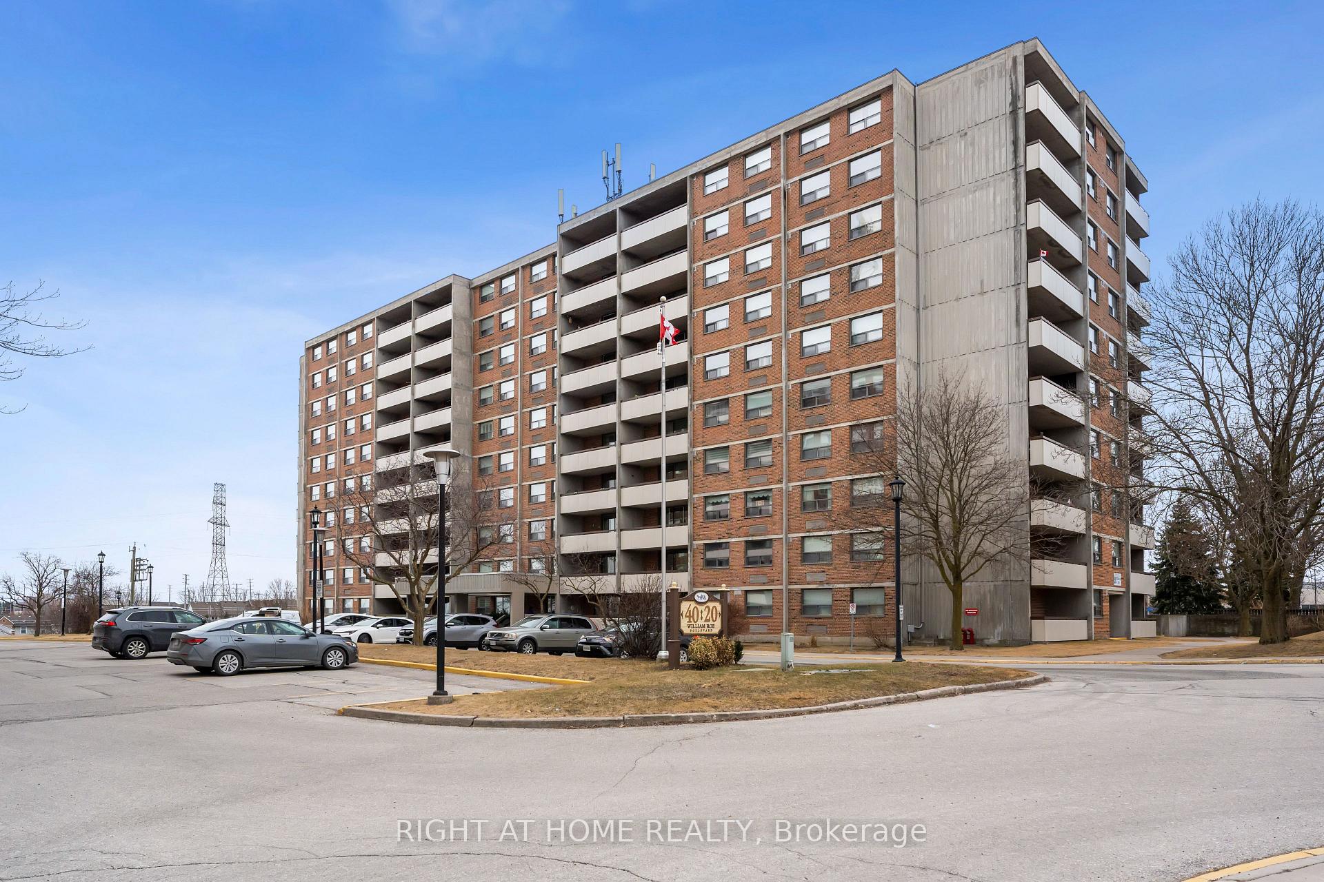 Photo 2 of Unit 307, 20 William Roe Boulevard, Newmarket, Central Newmarket — HOMEH