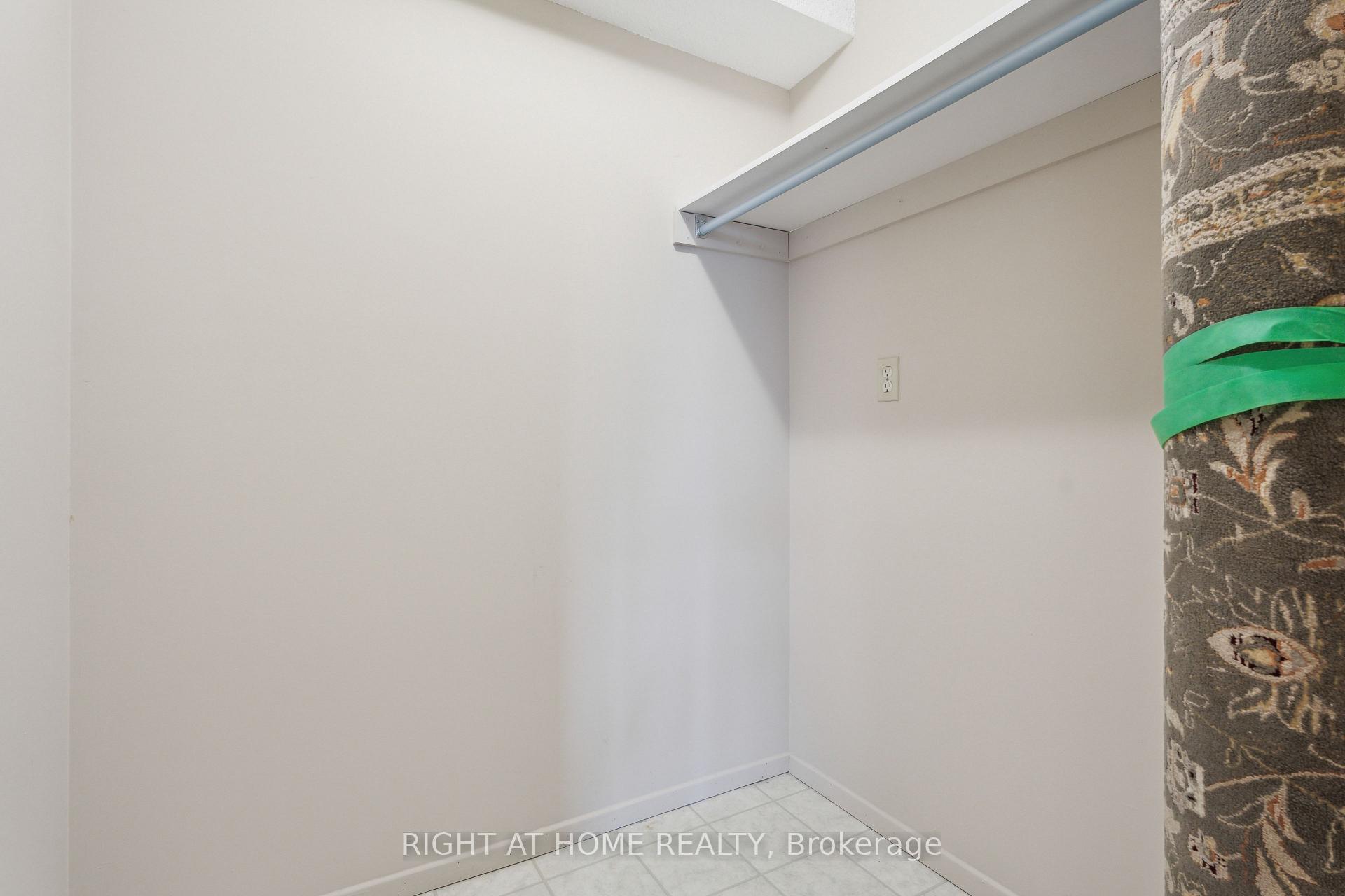 Photo 10 of Unit 307, 20 William Roe Boulevard, Newmarket, Central Newmarket — HOMEH