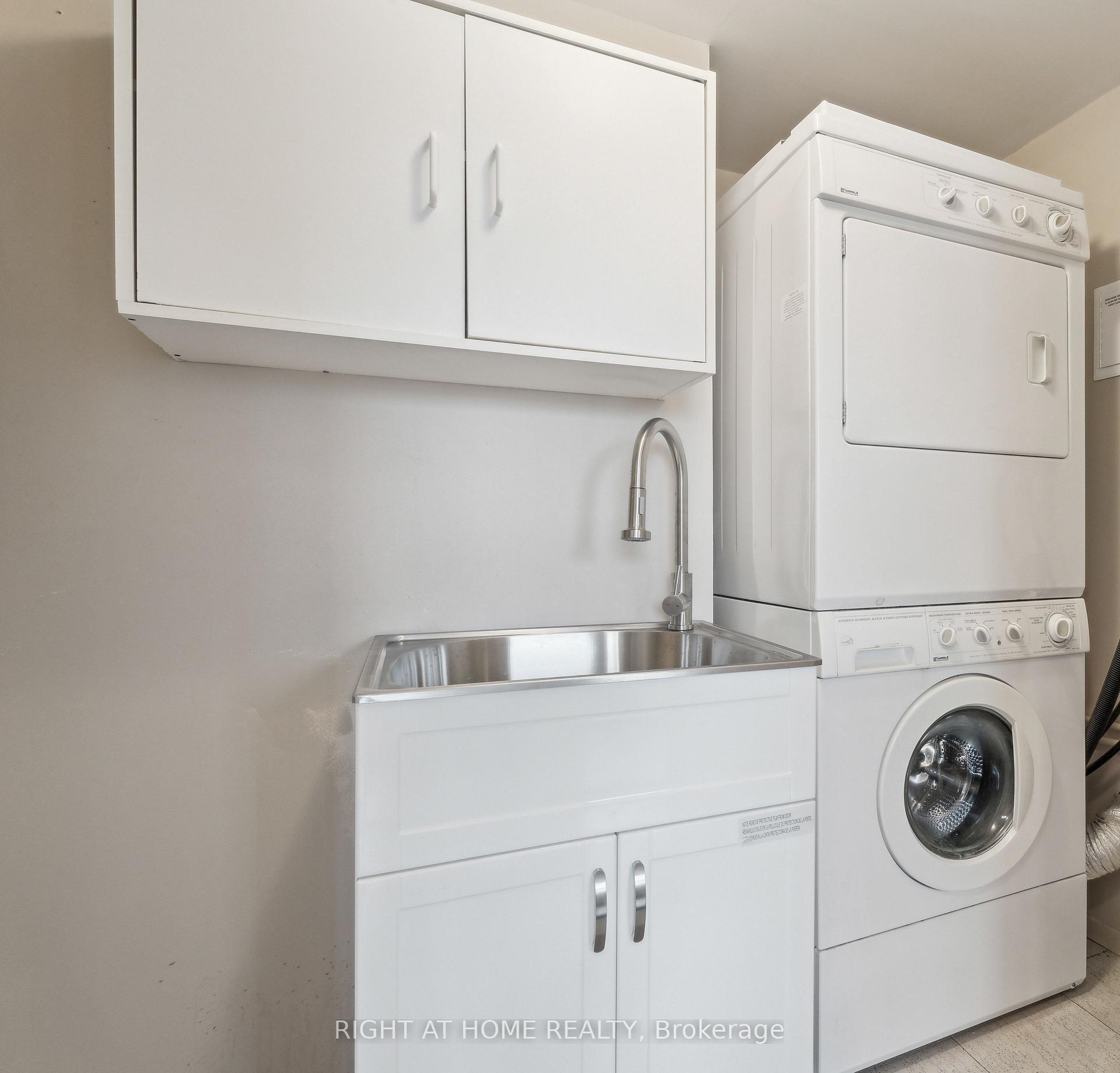 Photo 11 of Unit 307, 20 William Roe Boulevard, Newmarket, Central Newmarket — HOMEH