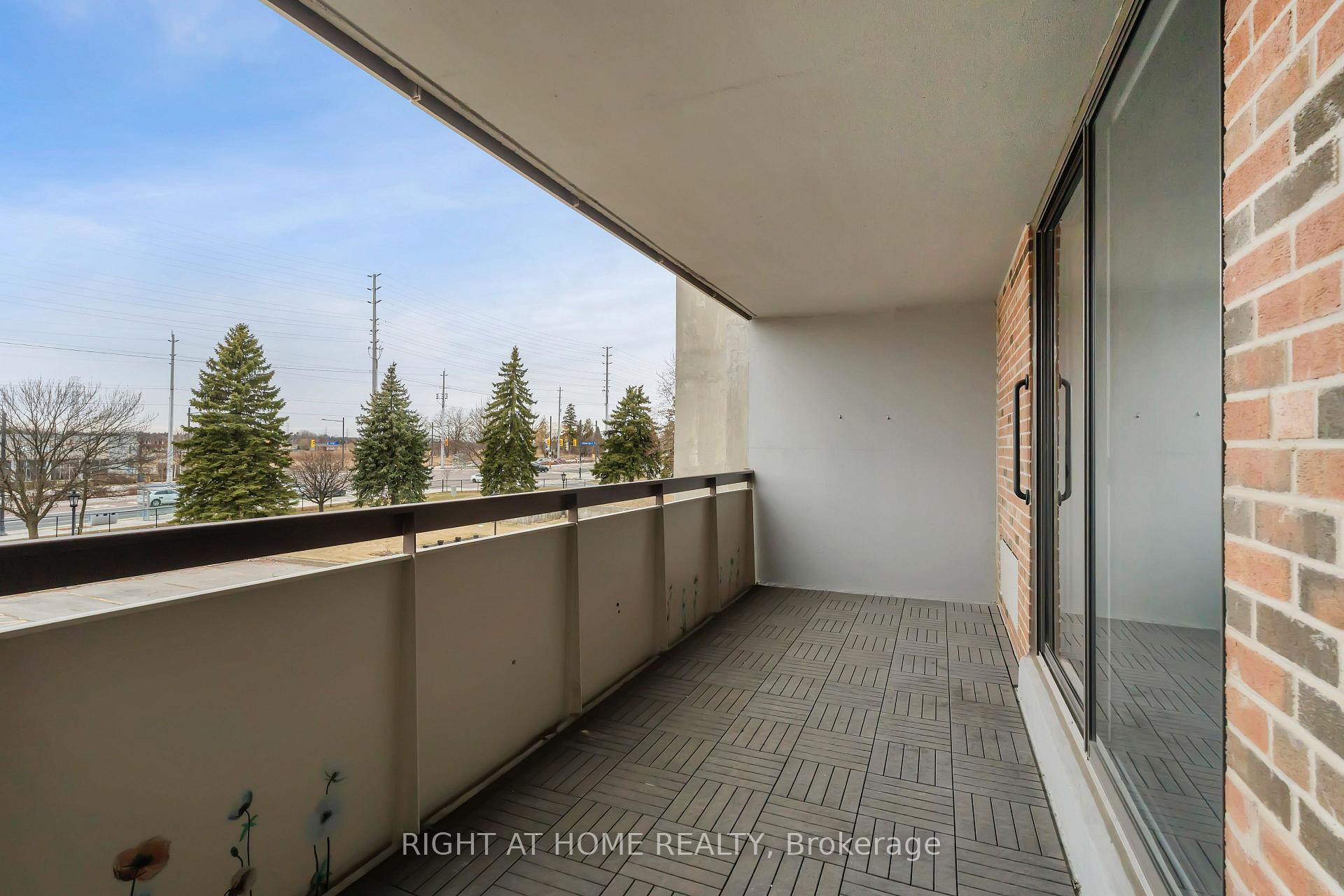 Photo 13 of Unit 307, 20 William Roe Boulevard, Newmarket, Central Newmarket — HOMEH