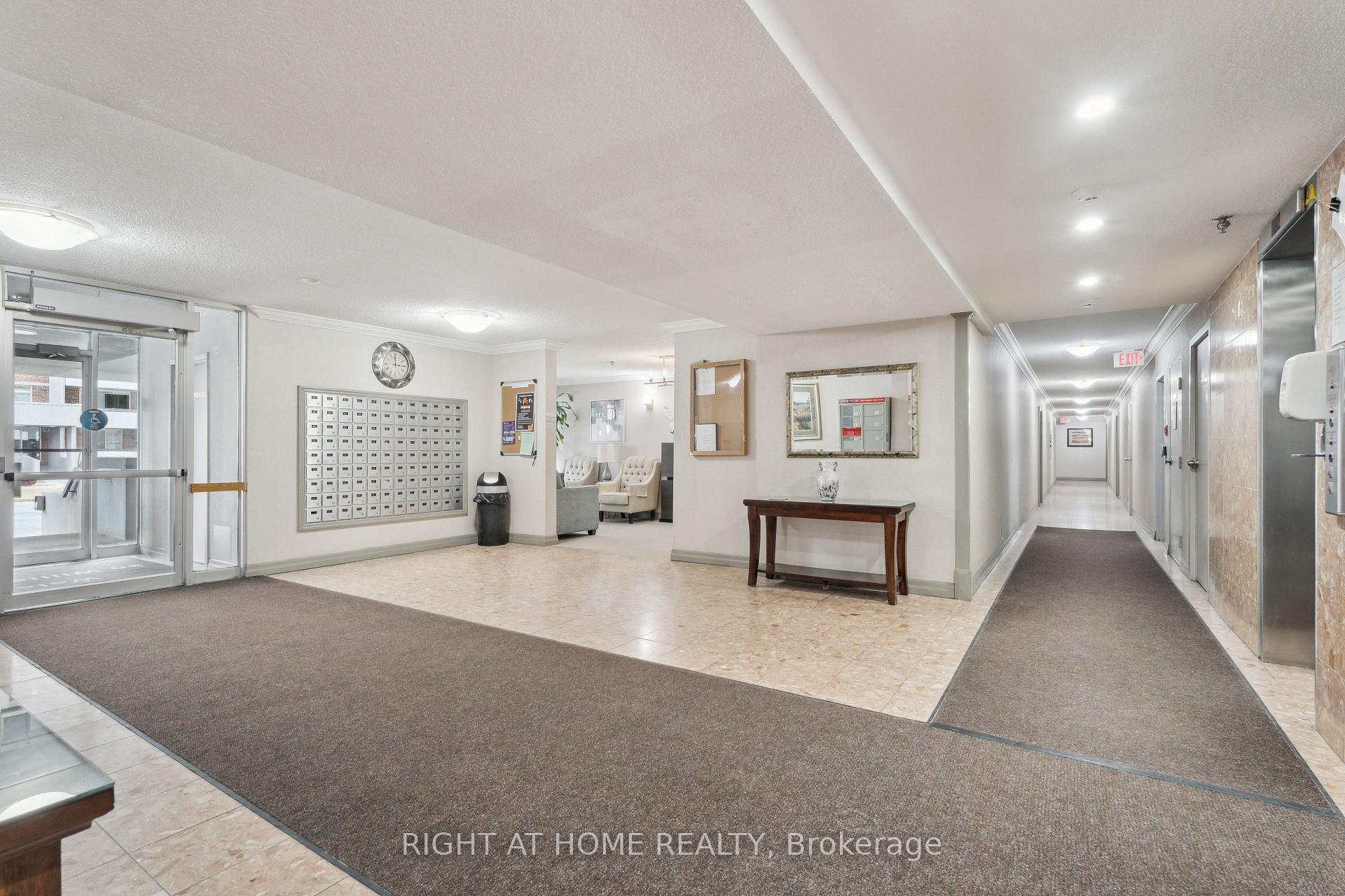Photo 16 of Unit 307, 20 William Roe Boulevard, Newmarket, Central Newmarket — HOMEH