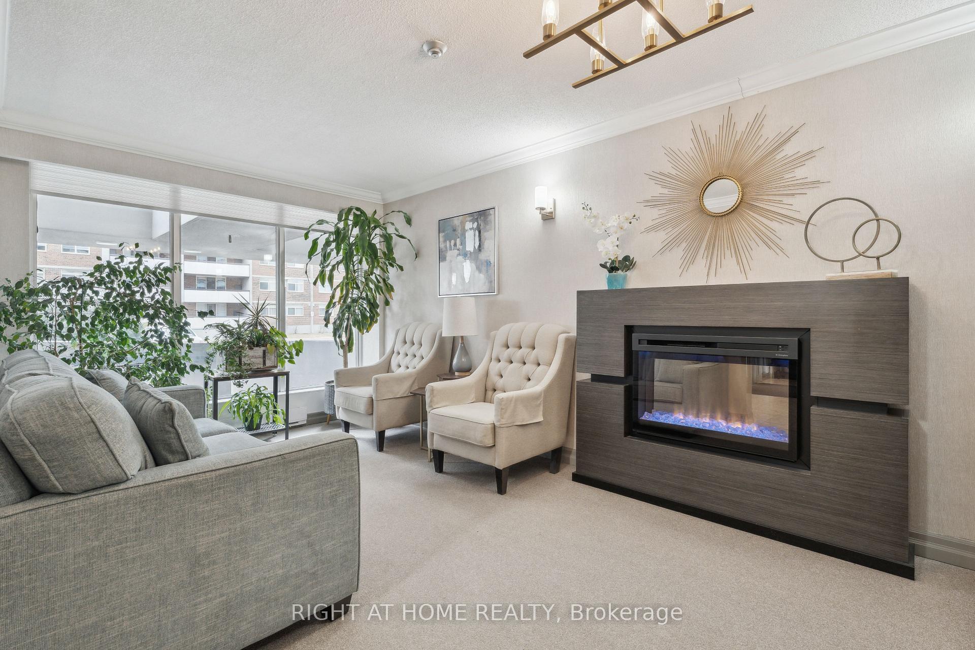 Photo 17 of Unit 307, 20 William Roe Boulevard, Newmarket, Central Newmarket — HOMEH