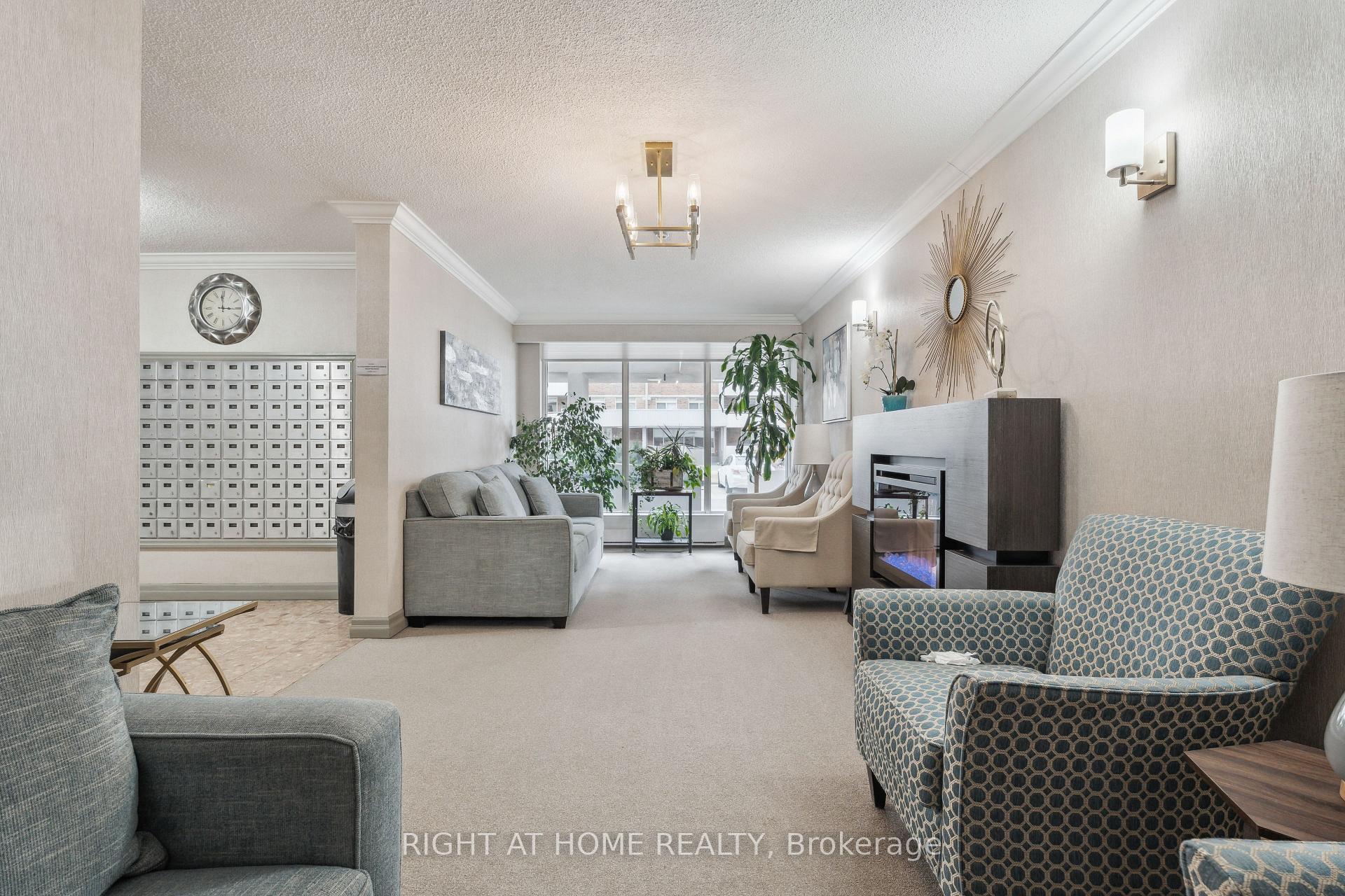 Photo 18 of Unit 307, 20 William Roe Boulevard, Newmarket, Central Newmarket — HOMEH
