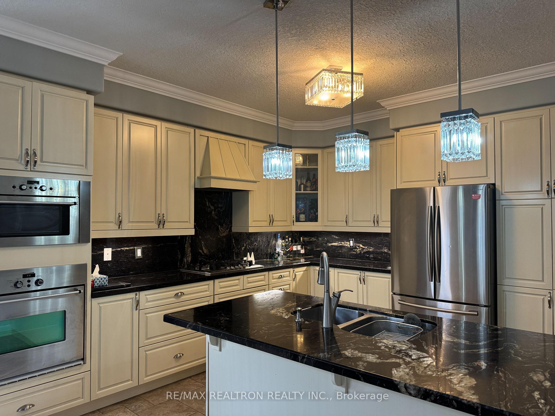 Photo 5 of 64 Jewel House Lane, Barrie, Innis-Shore — HOMEH