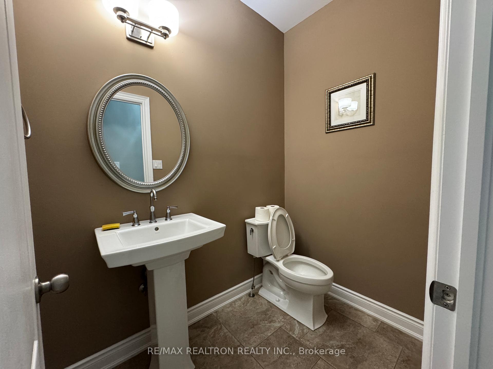 Photo 12 of 64 Jewel House Lane, Barrie, Innis-Shore — HOMEH