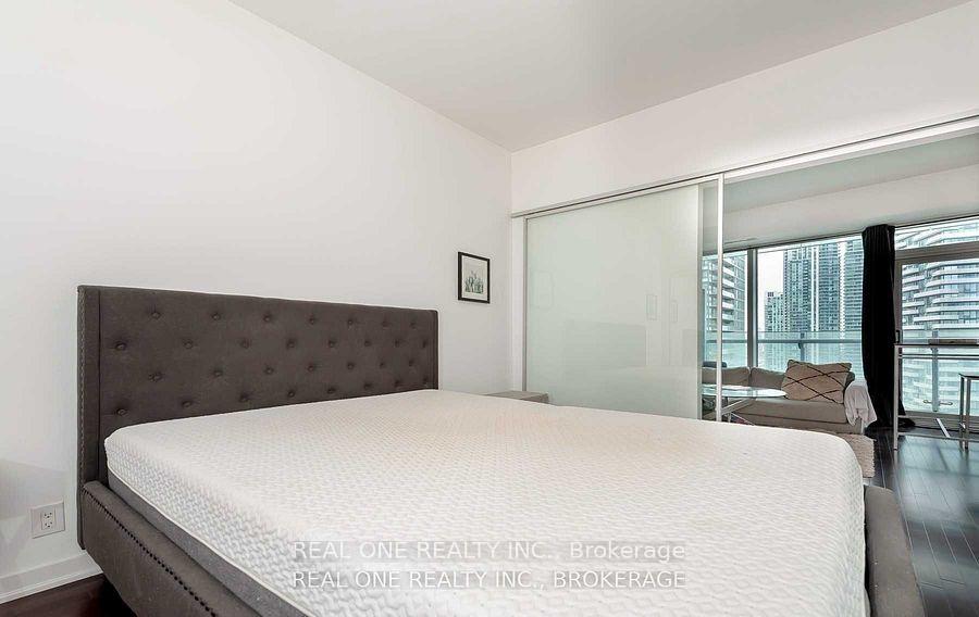 Photo 10 of Unit 2001, 12 York Street, Toronto, Waterfront Communities — HOMEH
