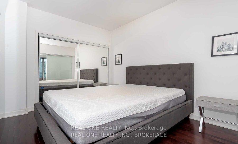 Photo 11 of Unit 2001, 12 York Street, Toronto, Waterfront Communities — HOMEH