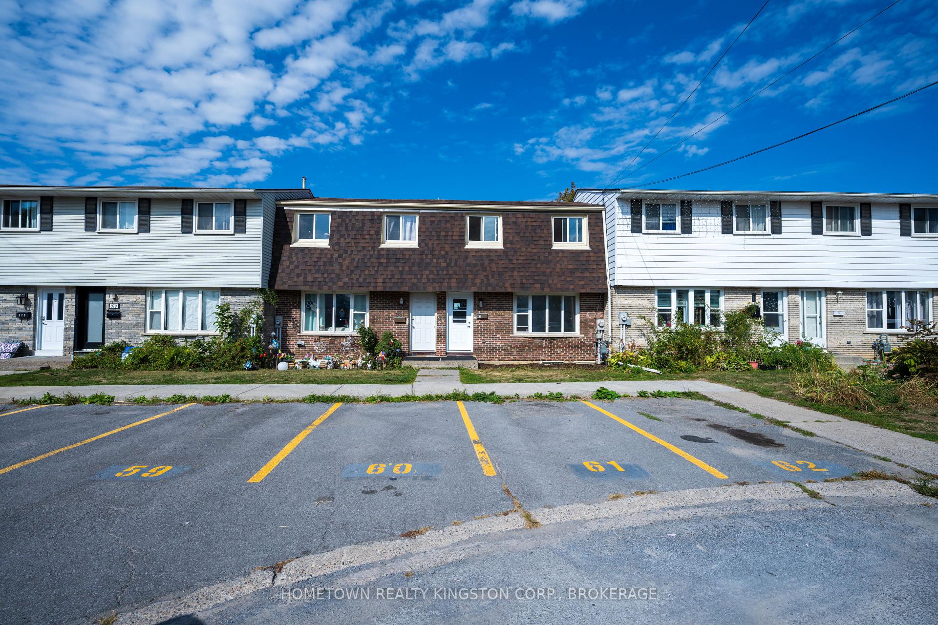 Front of 983 Oakview Avenue