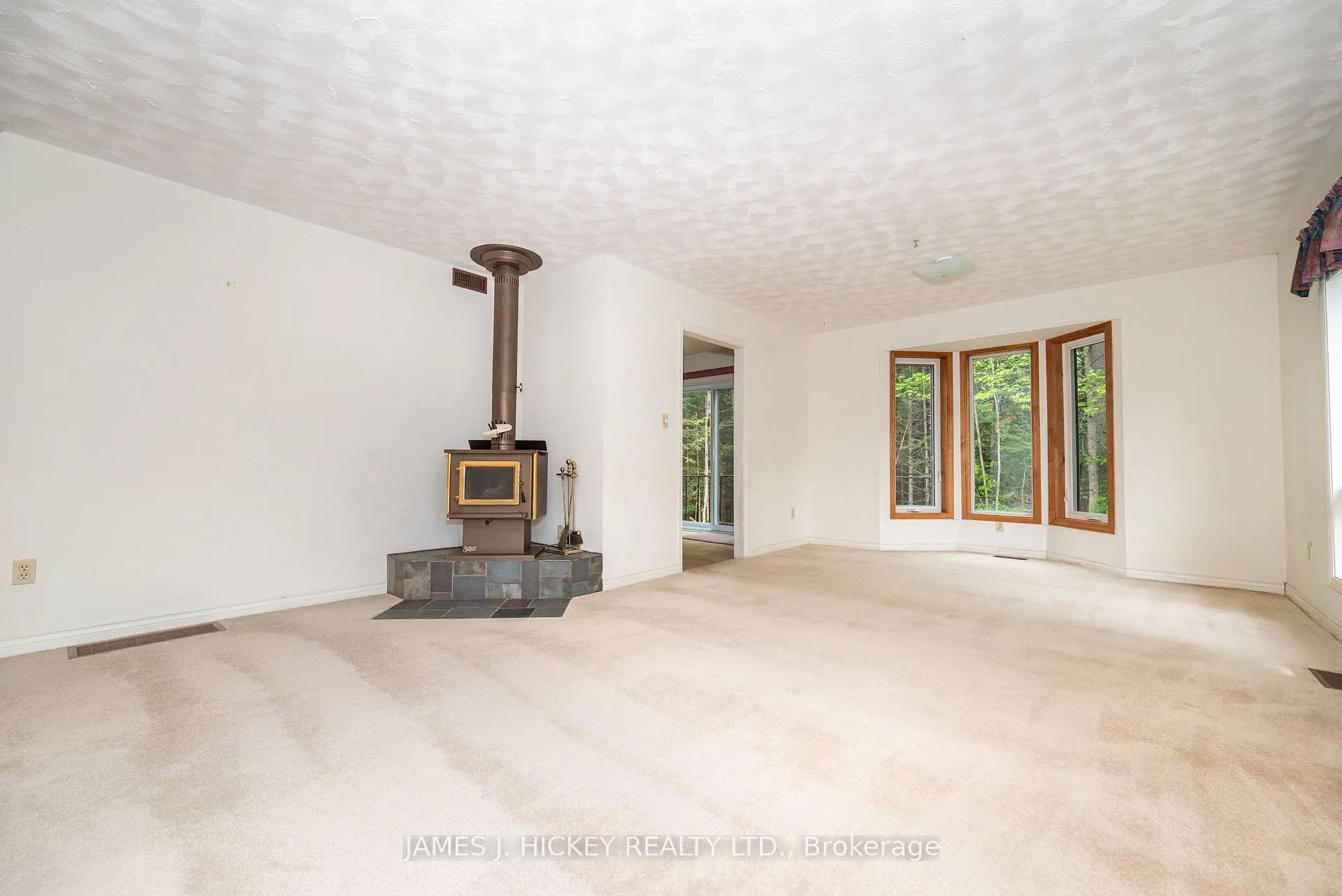 Photo 5 of 11 Banting Drive, Deep River — HOMEH